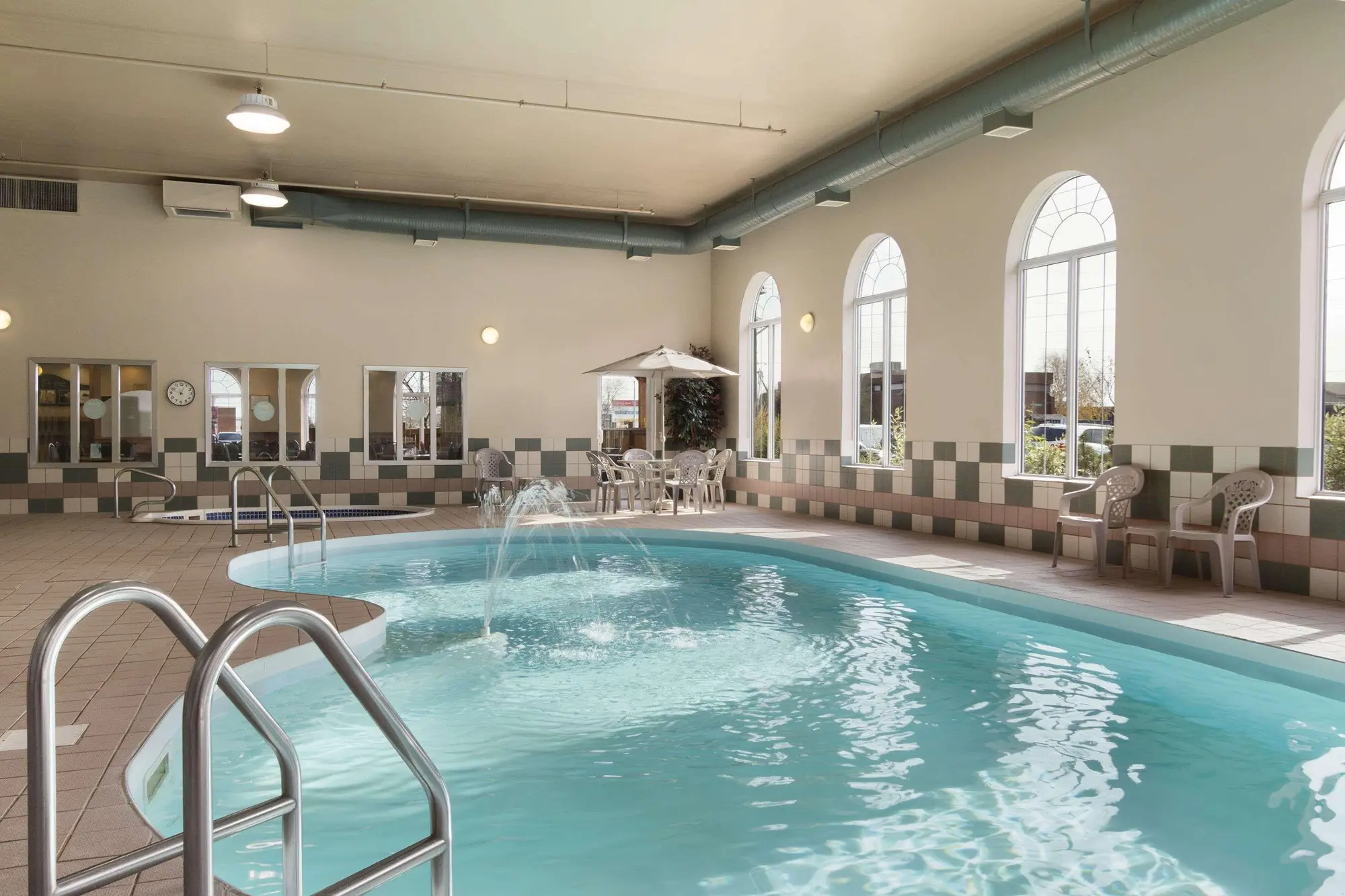 Days Inn & Suites by Wyndham Thunder Bay, Pool
