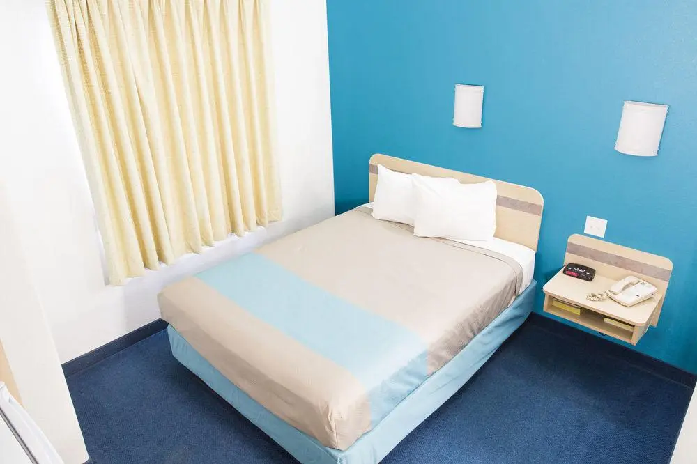 Motel 6 Red Deer, Room