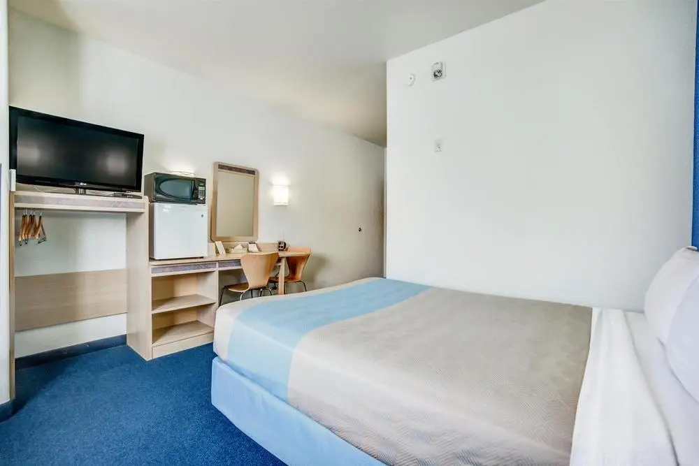 Motel 6 Red Deer, Room