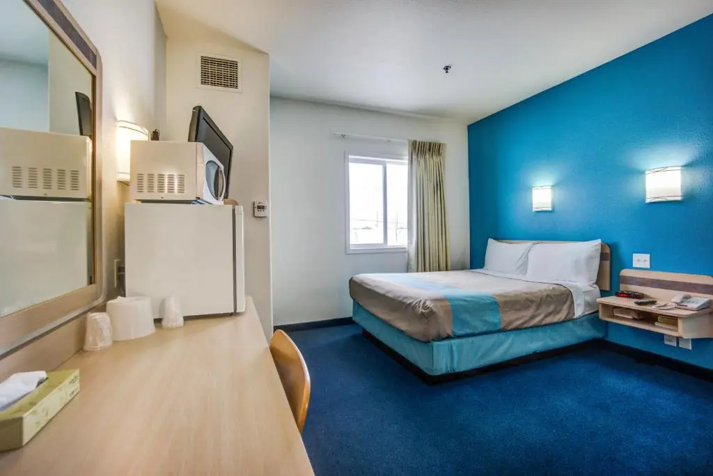 Motel 6 Red Deer, Room