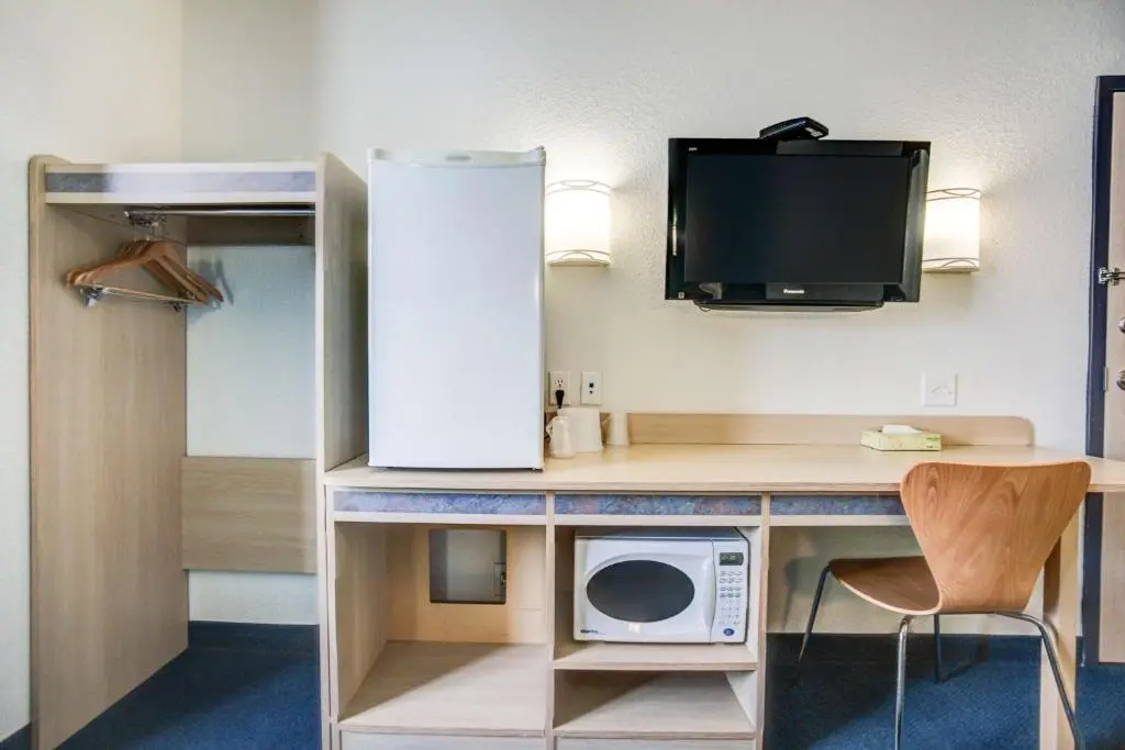 Motel 6 Red Deer, Room