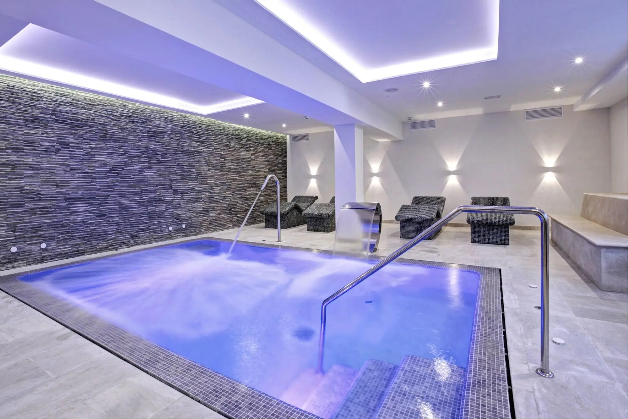 Grupotel Ibiza Beach Resort. Adults Only, Sports and Entertainment