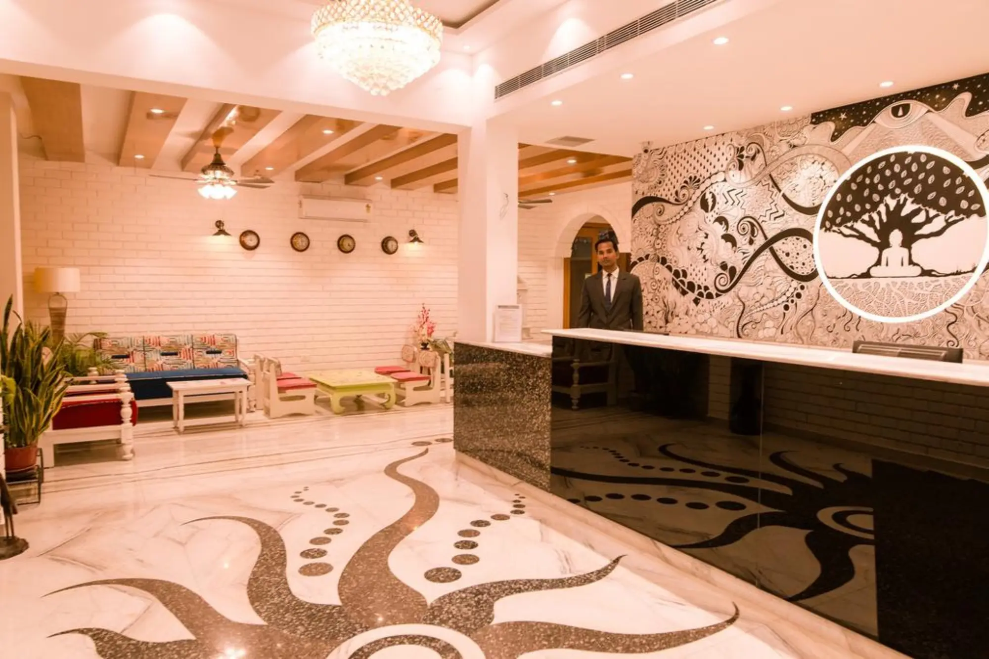 Gautam Hotel, Lobby