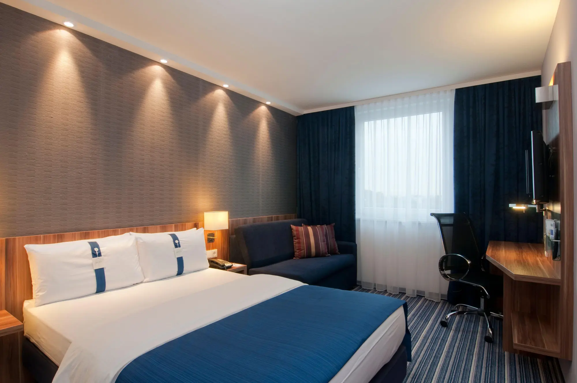 Premier Inn Düsseldorf City Centre, Room