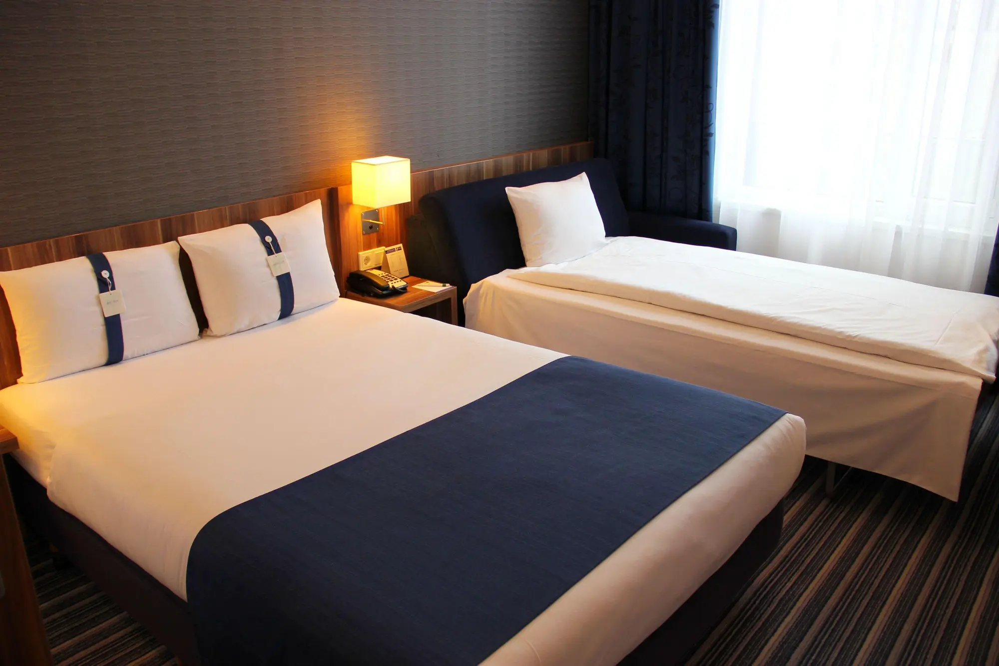 Premier Inn Düsseldorf City Centre, Room