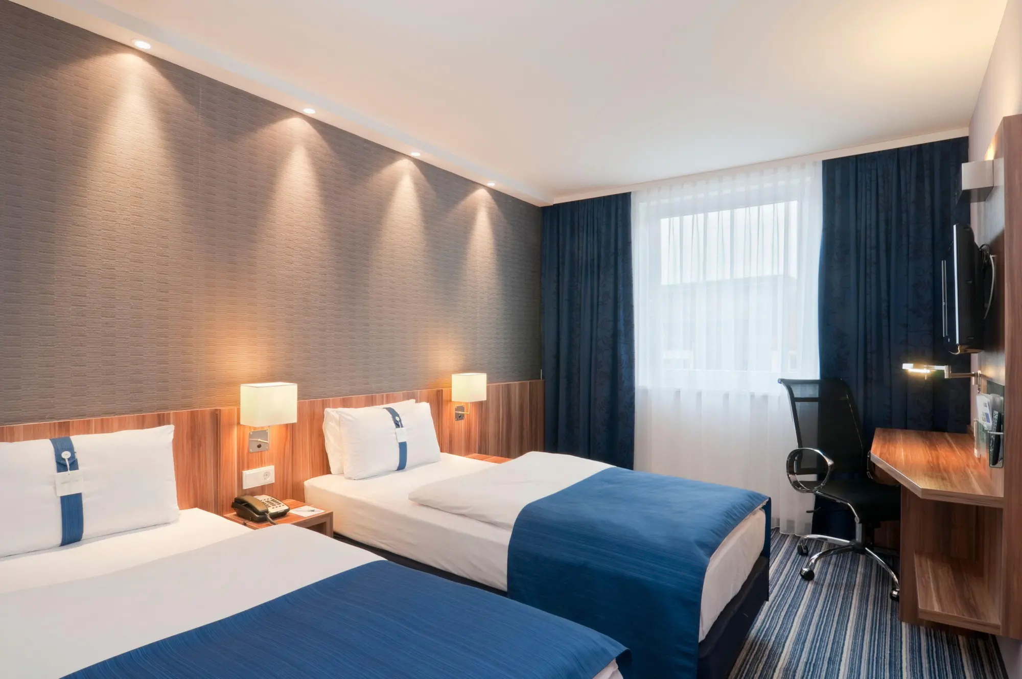 Premier Inn Düsseldorf City Centre, Room