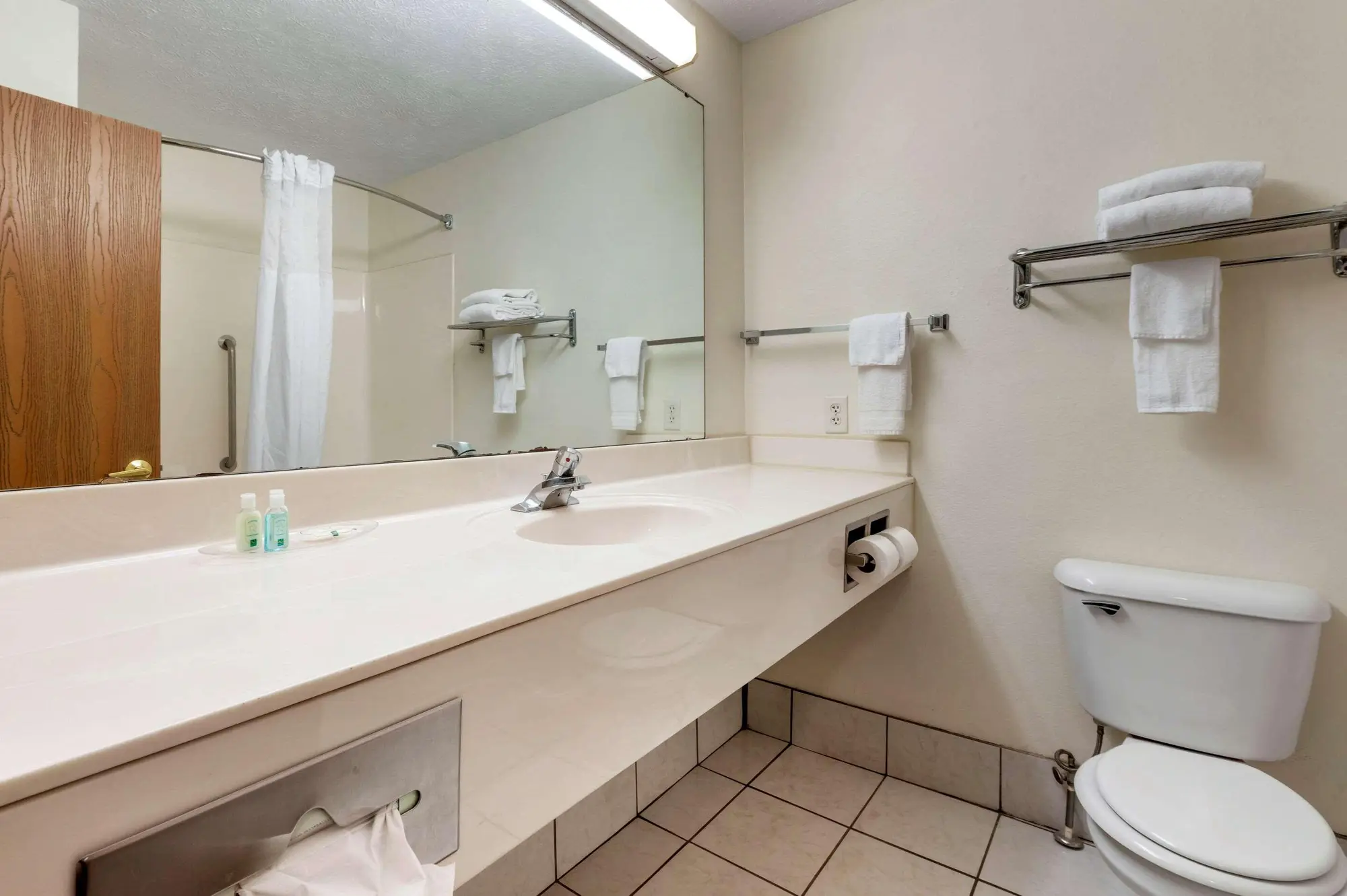 Quality Inn & Suites South/Obetz, Room