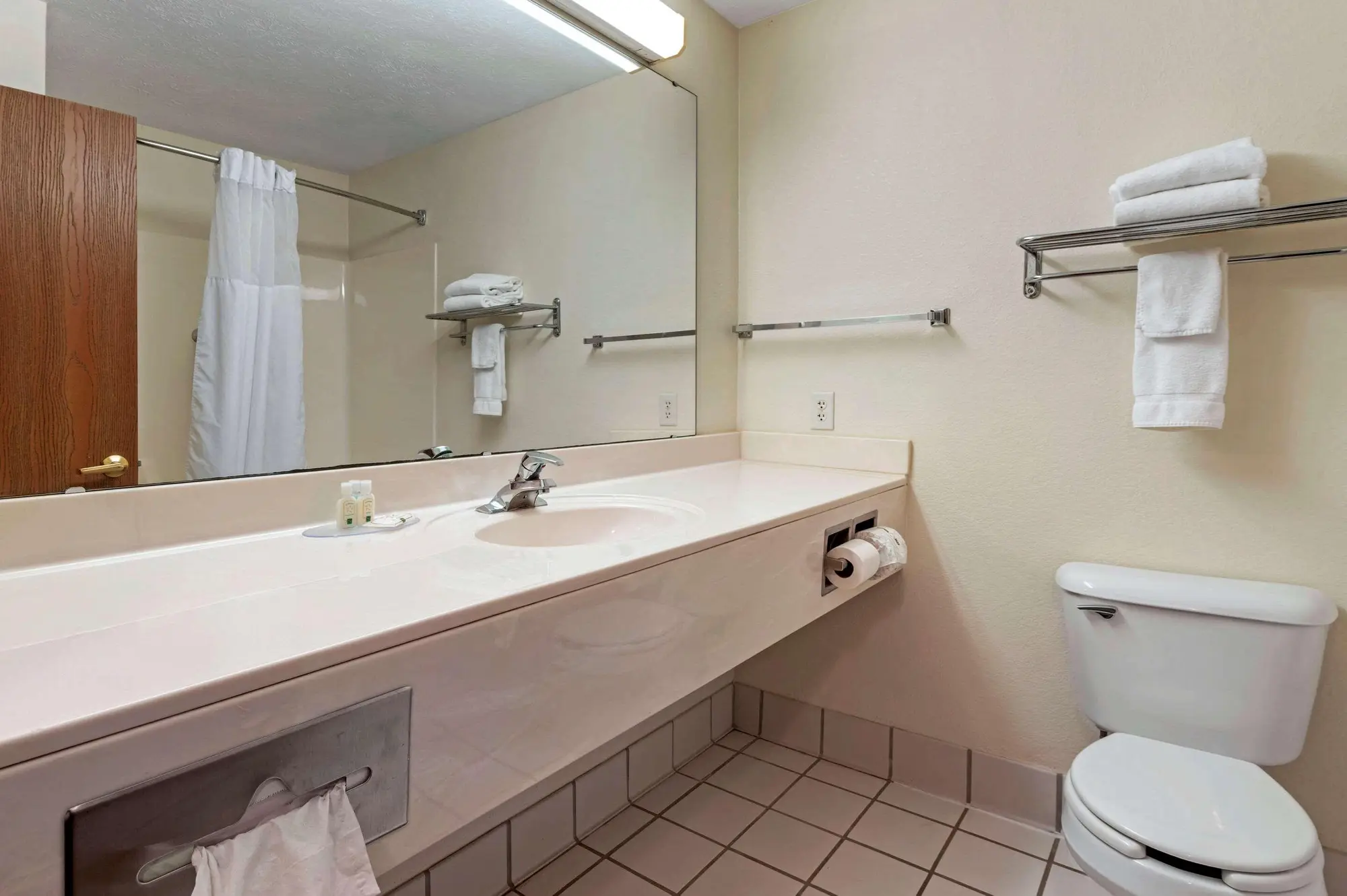 Quality Inn & Suites South/Obetz, Room