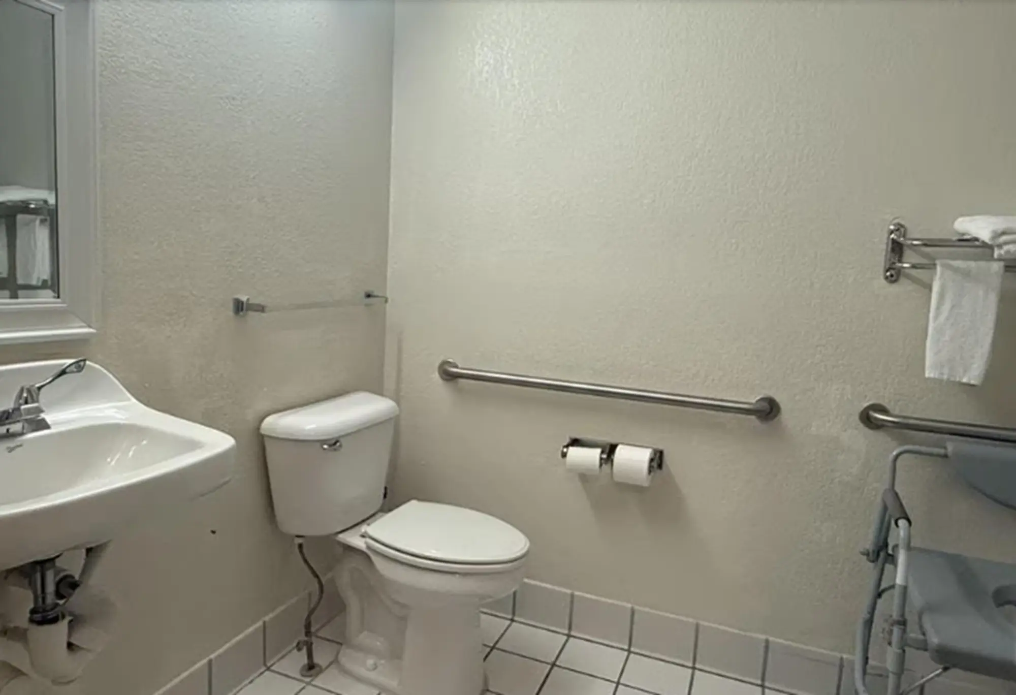 Quality Inn & Suites South/Obetz, Room