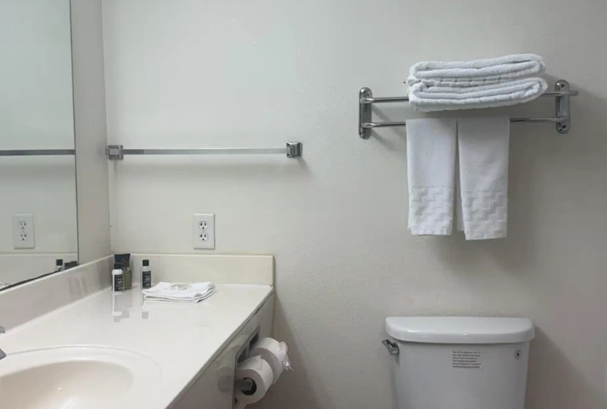 Quality Inn & Suites South/Obetz, Room