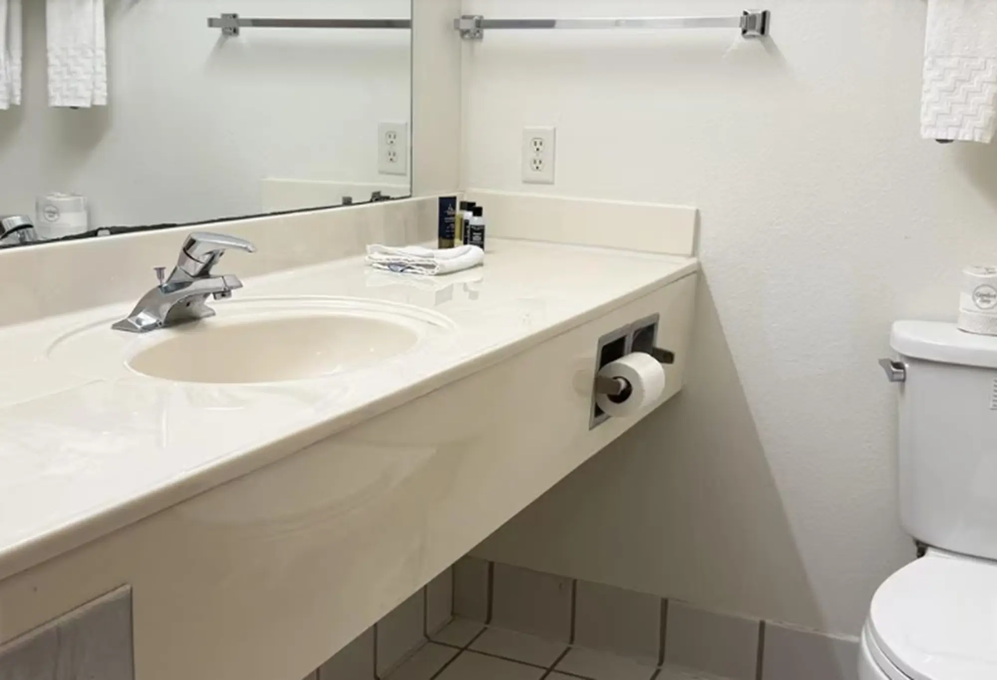 Quality Inn & Suites South/Obetz, Room
