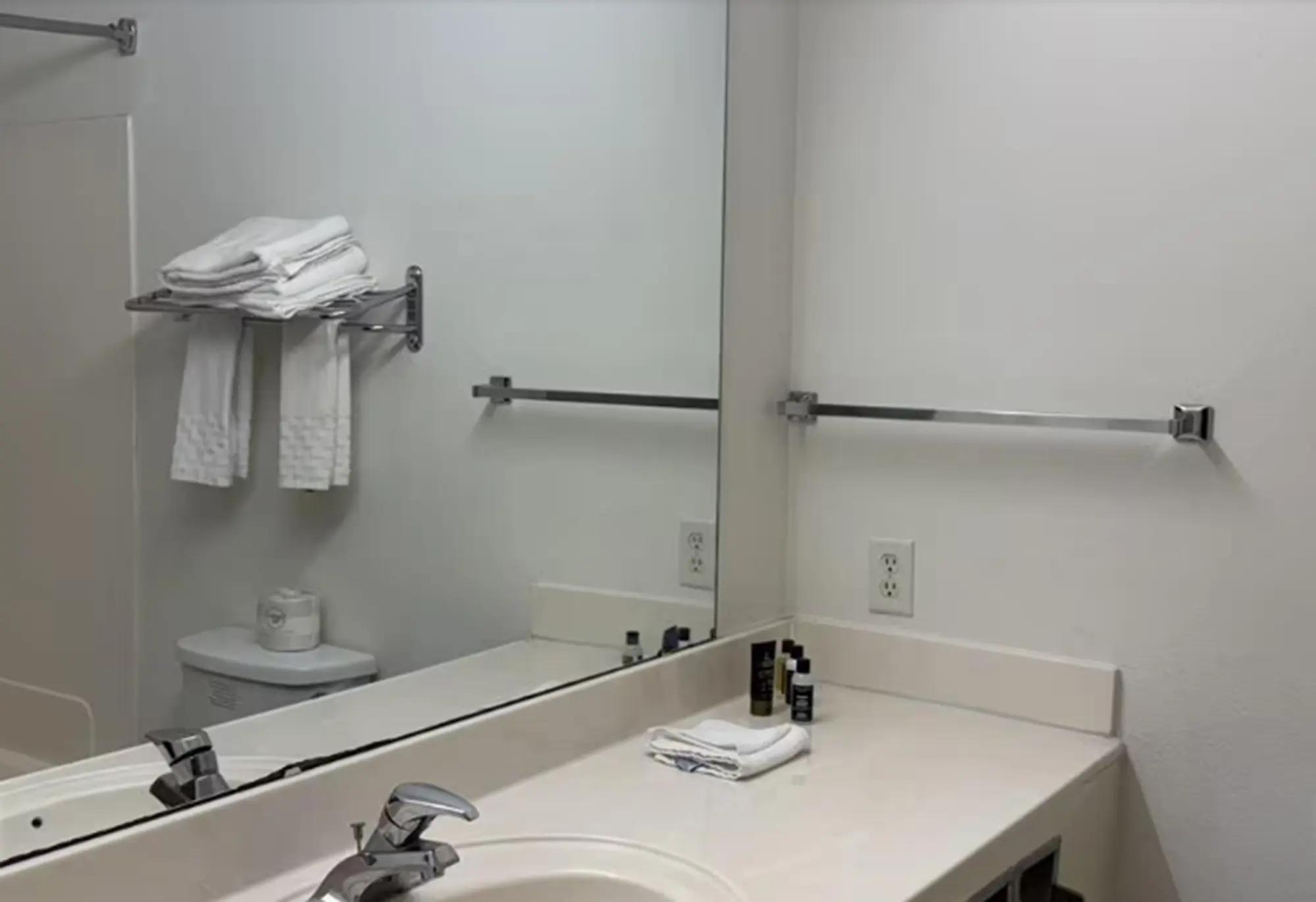 Quality Inn & Suites South/Obetz, Room