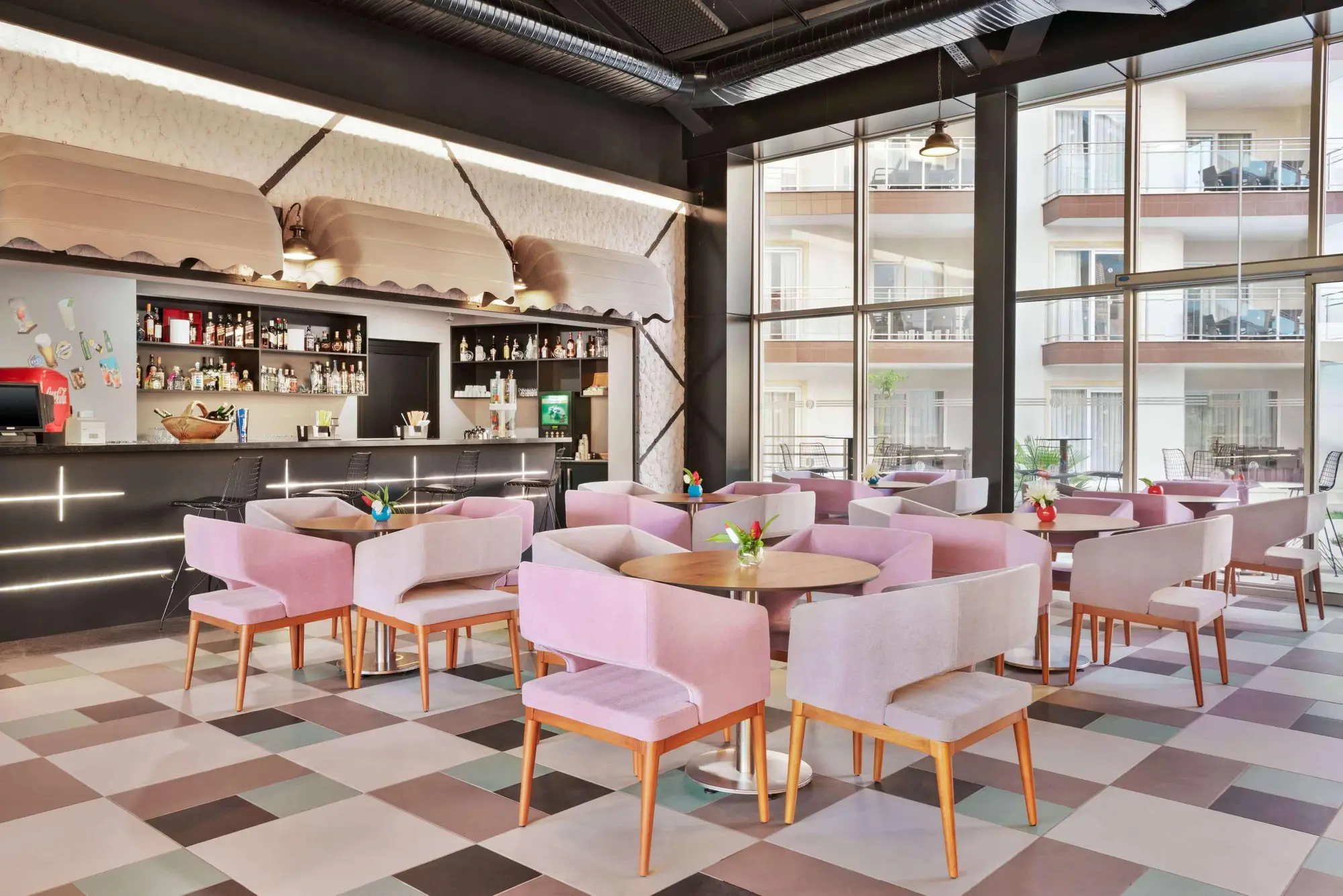 Ramada Hotel & Suites By Wyndham Kusadasi, Bar