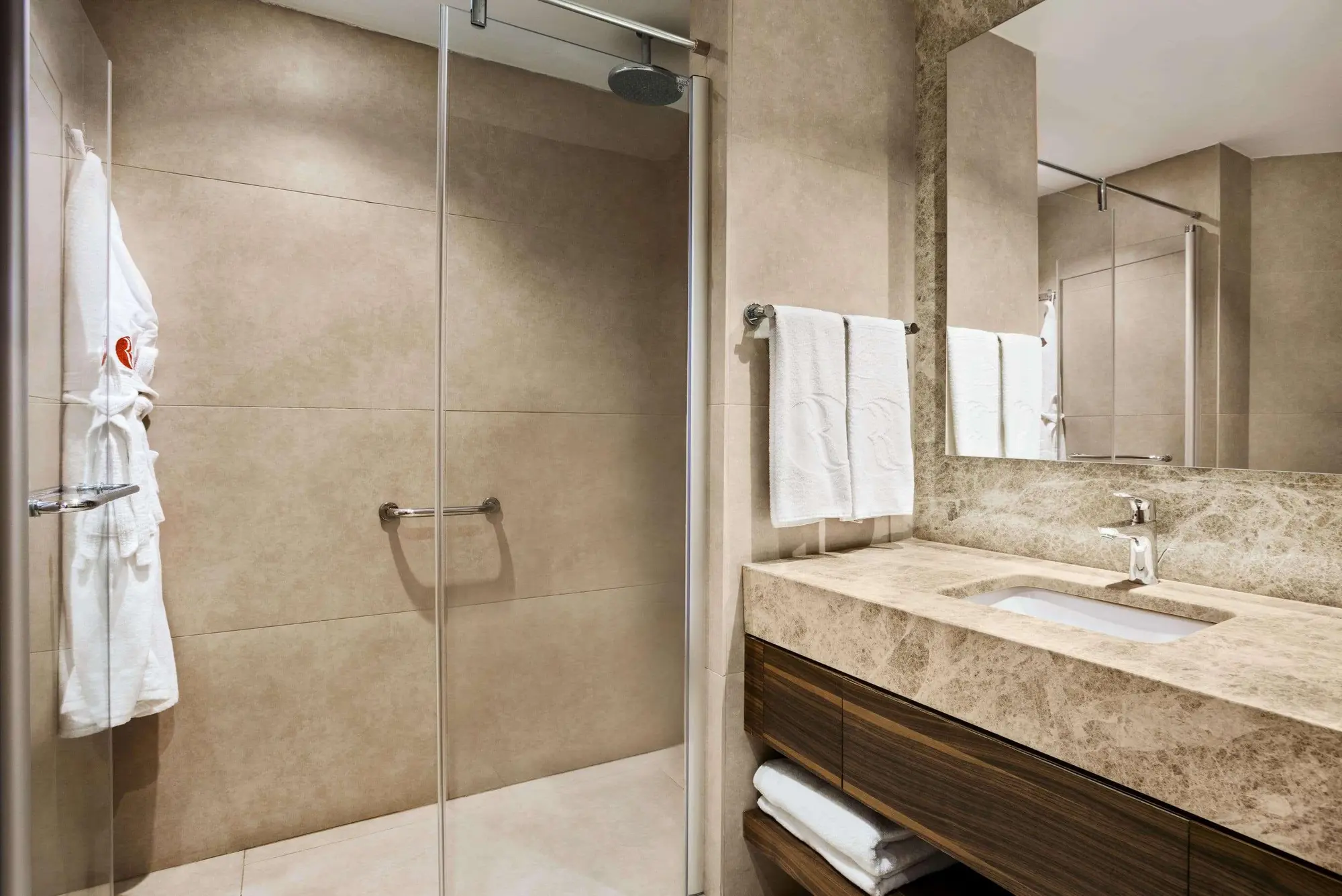 Ramada Hotel & Suites By Wyndham Kusadasi, Room