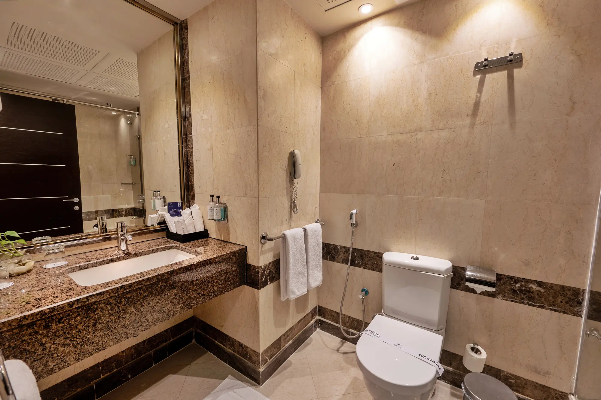 Frontel Al Harithia EX Majlis Grand, Room