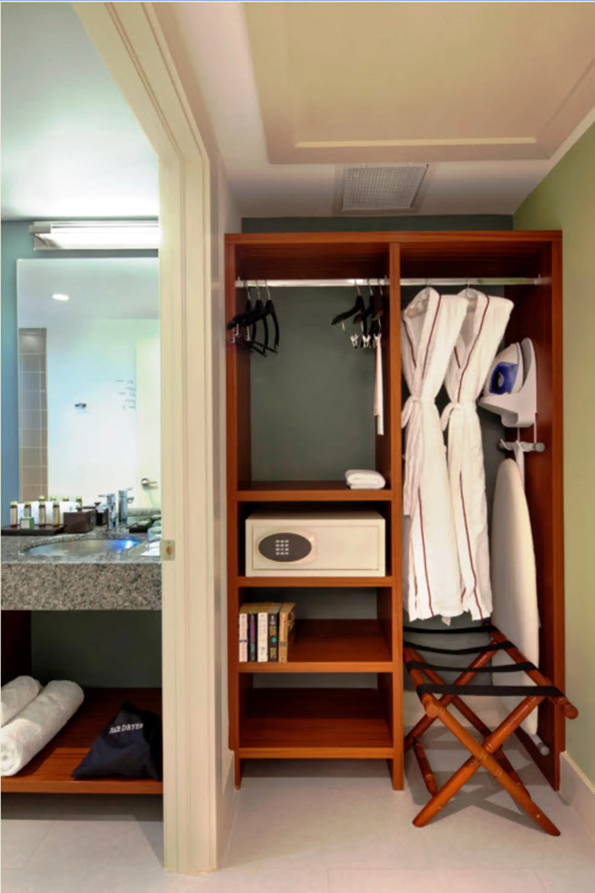 Kasa El Paseo Miami Beach, Room