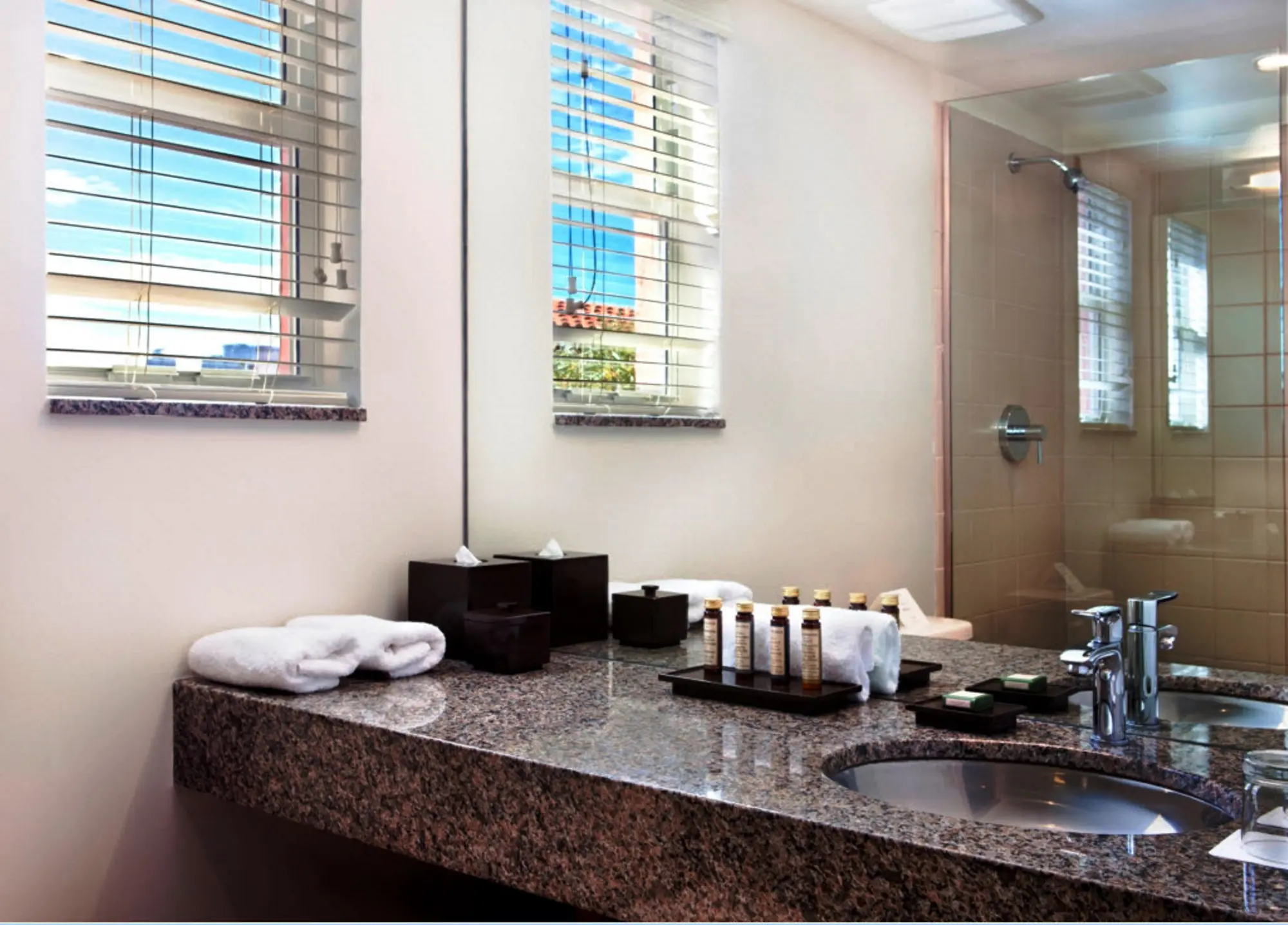 Kasa El Paseo Miami Beach, Room