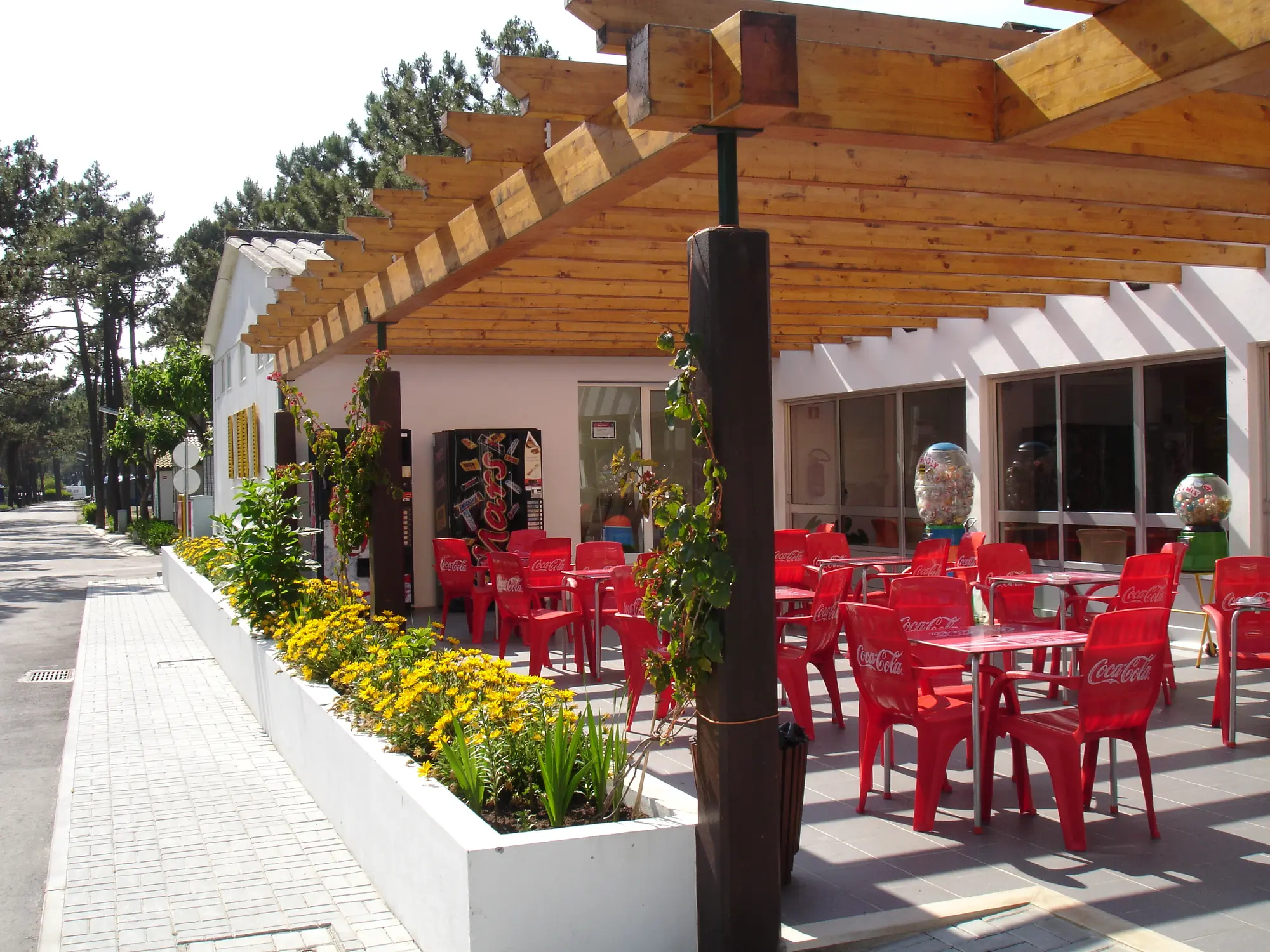 Orbitur Gala, Bar