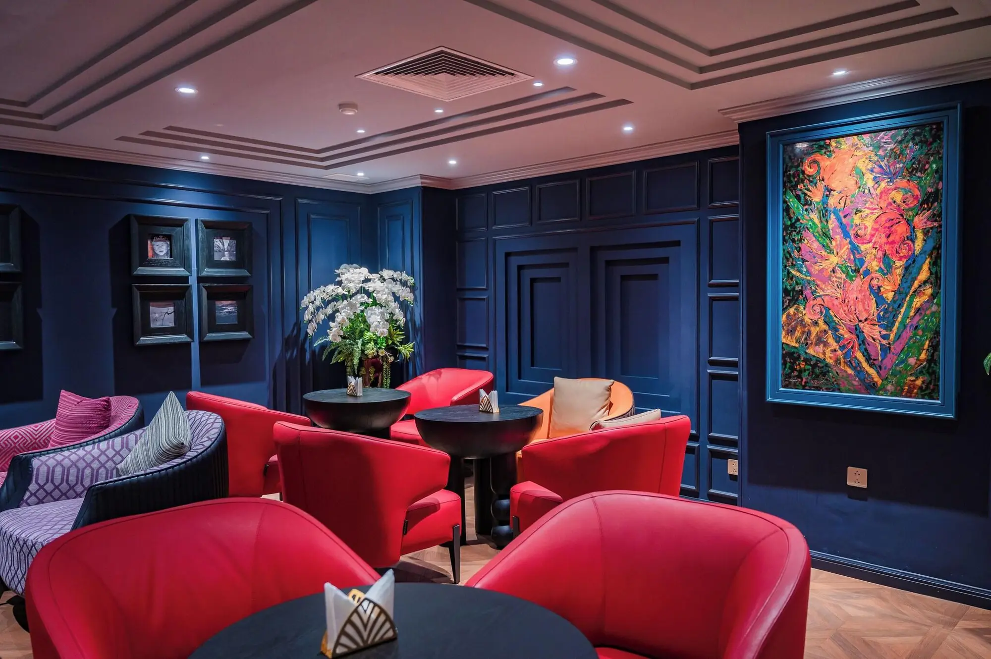 The Light Hotel, Lobby