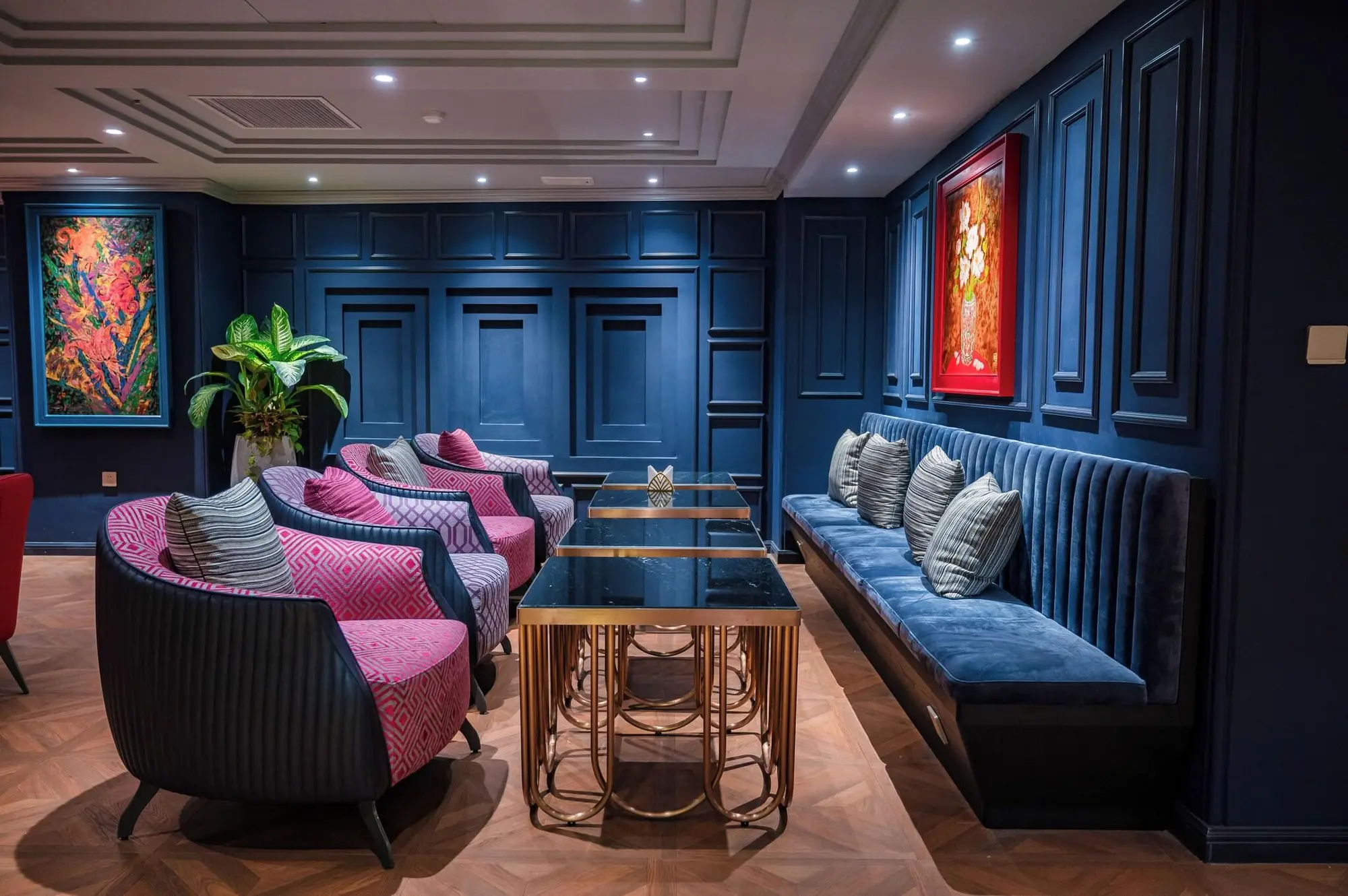 The Light Hotel, Lobby