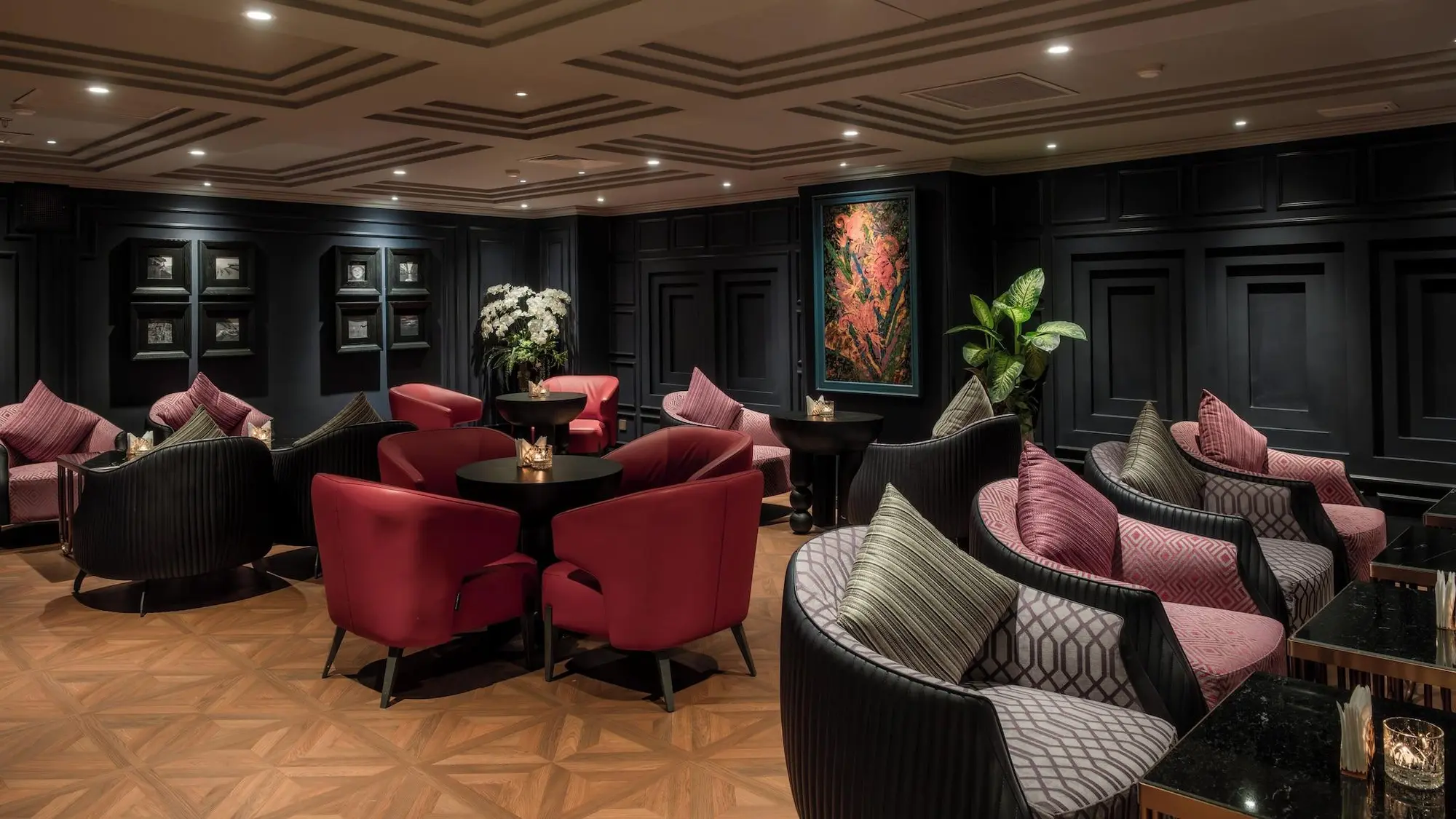 The Light Hotel, Lobby