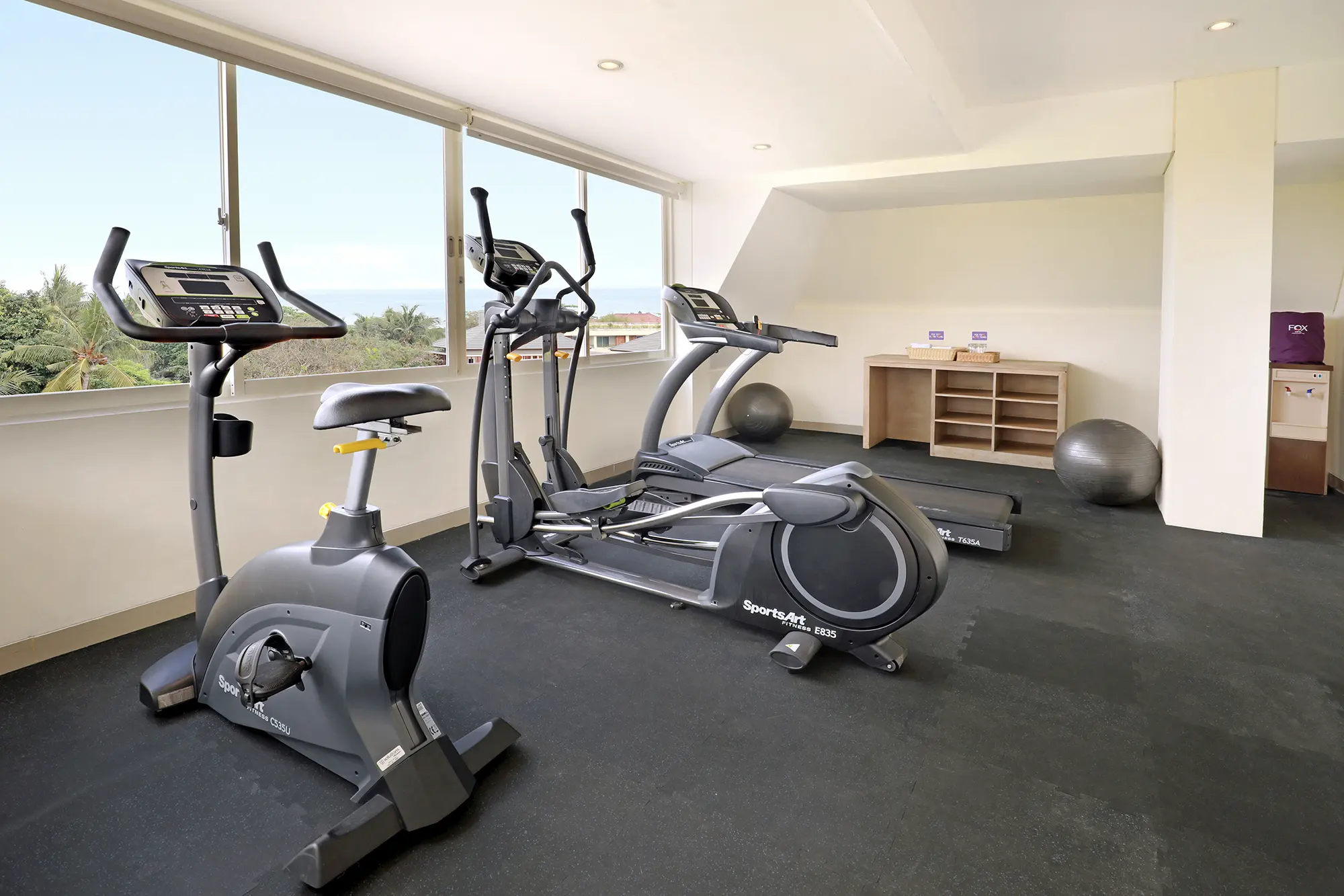 FOX Hotel Jimbaran Beach, Sports and Entertainment