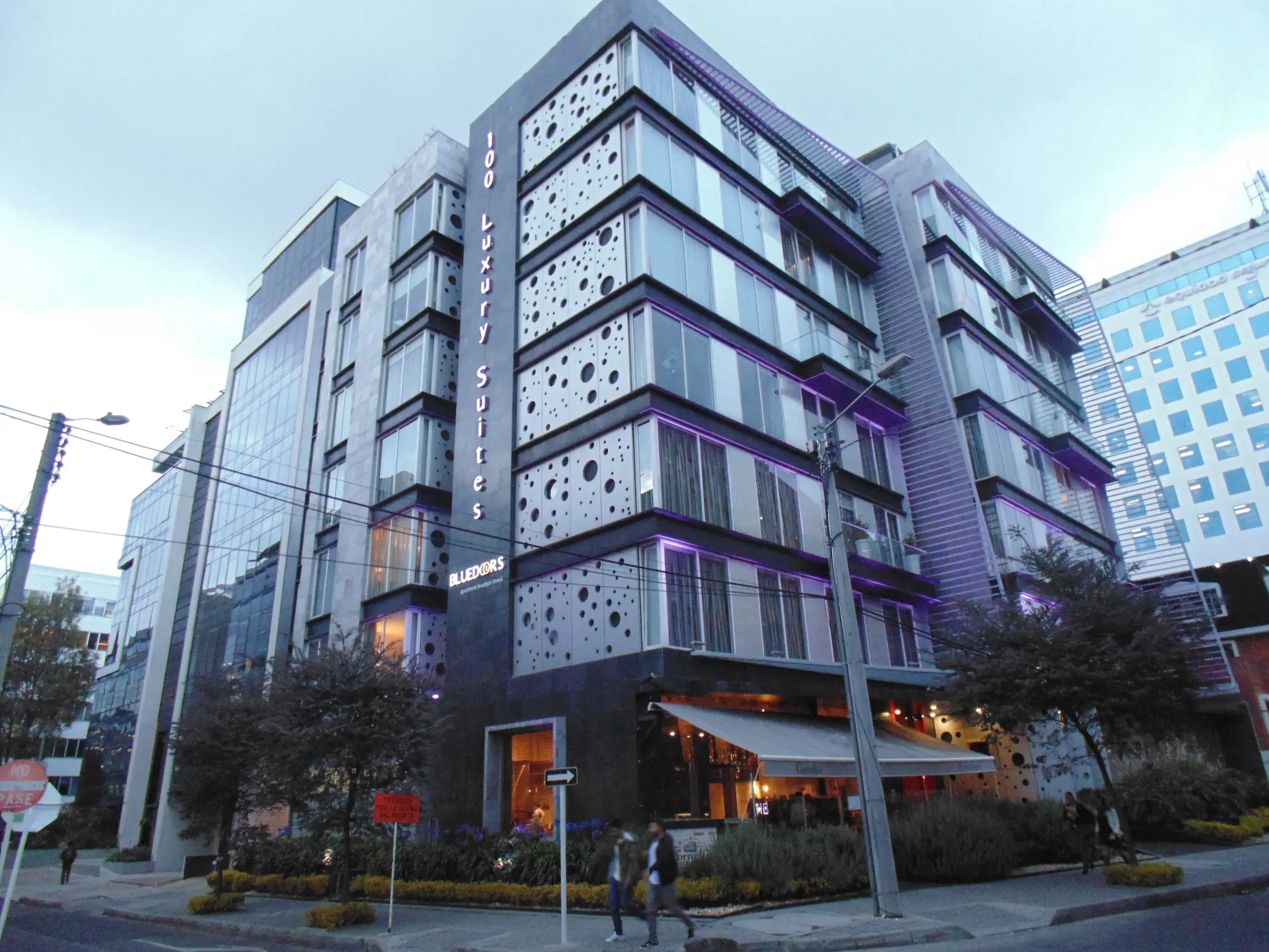 Hotel 100 Luxury Suites, General view