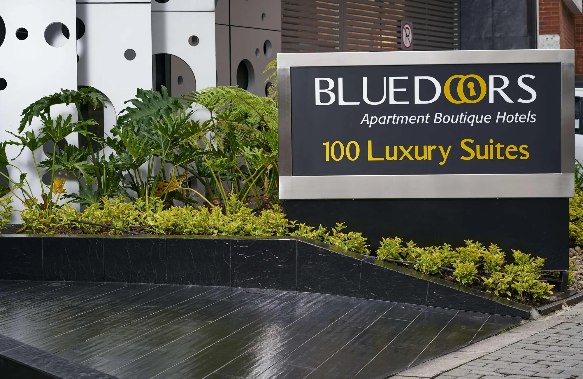 Hotel 100 Luxury Suites, General view