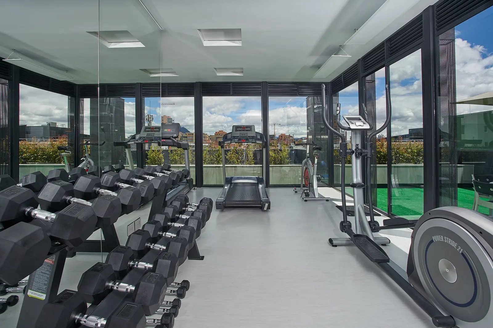 Hotel 100 Luxury Suites, Sports and Entertainment