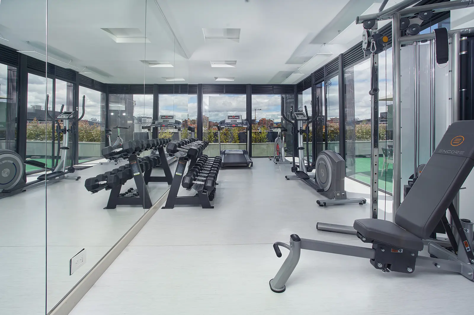 Hotel 100 Luxury Suites, Sports and Entertainment
