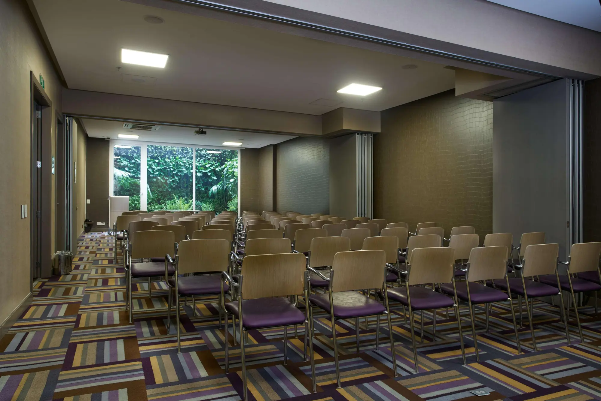 Hotel 100 Luxury Suites, Conferences