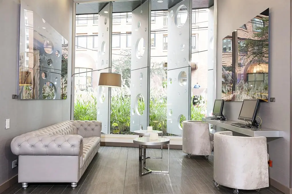Hotel 100 Luxury Suites, Lobby