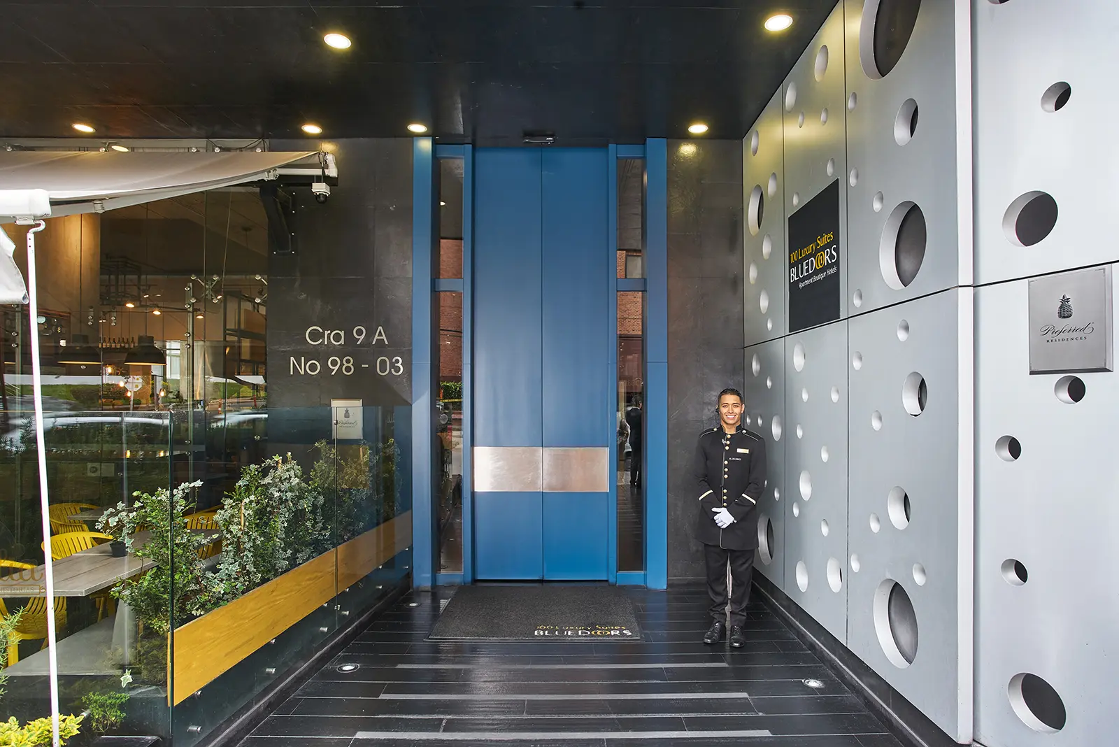 Hotel 100 Luxury Suites, Lobby