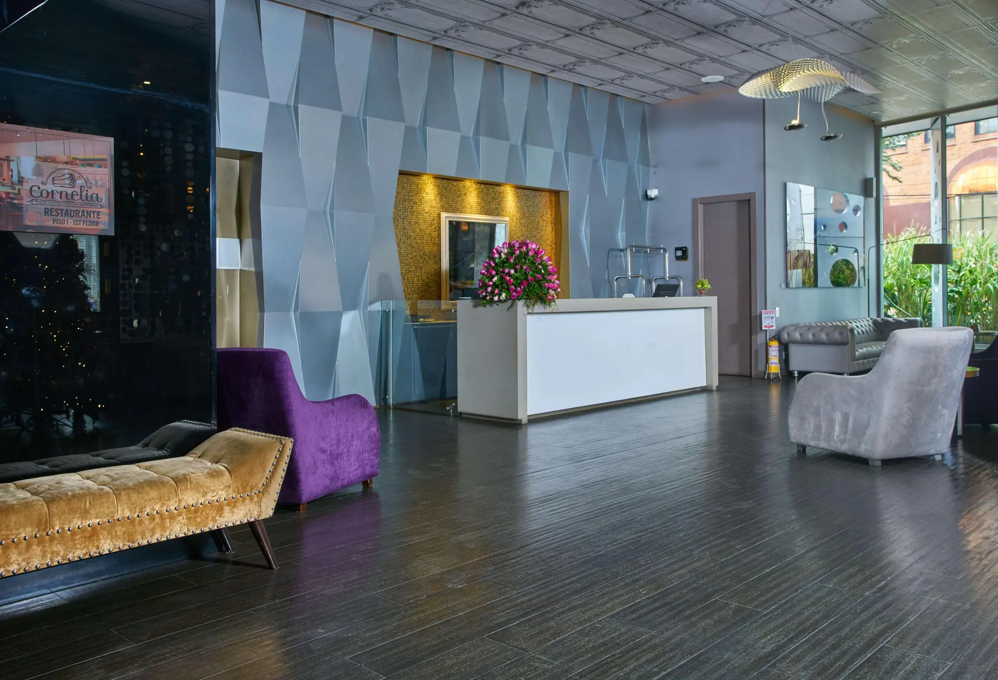 Hotel 100 Luxury Suites, Lobby