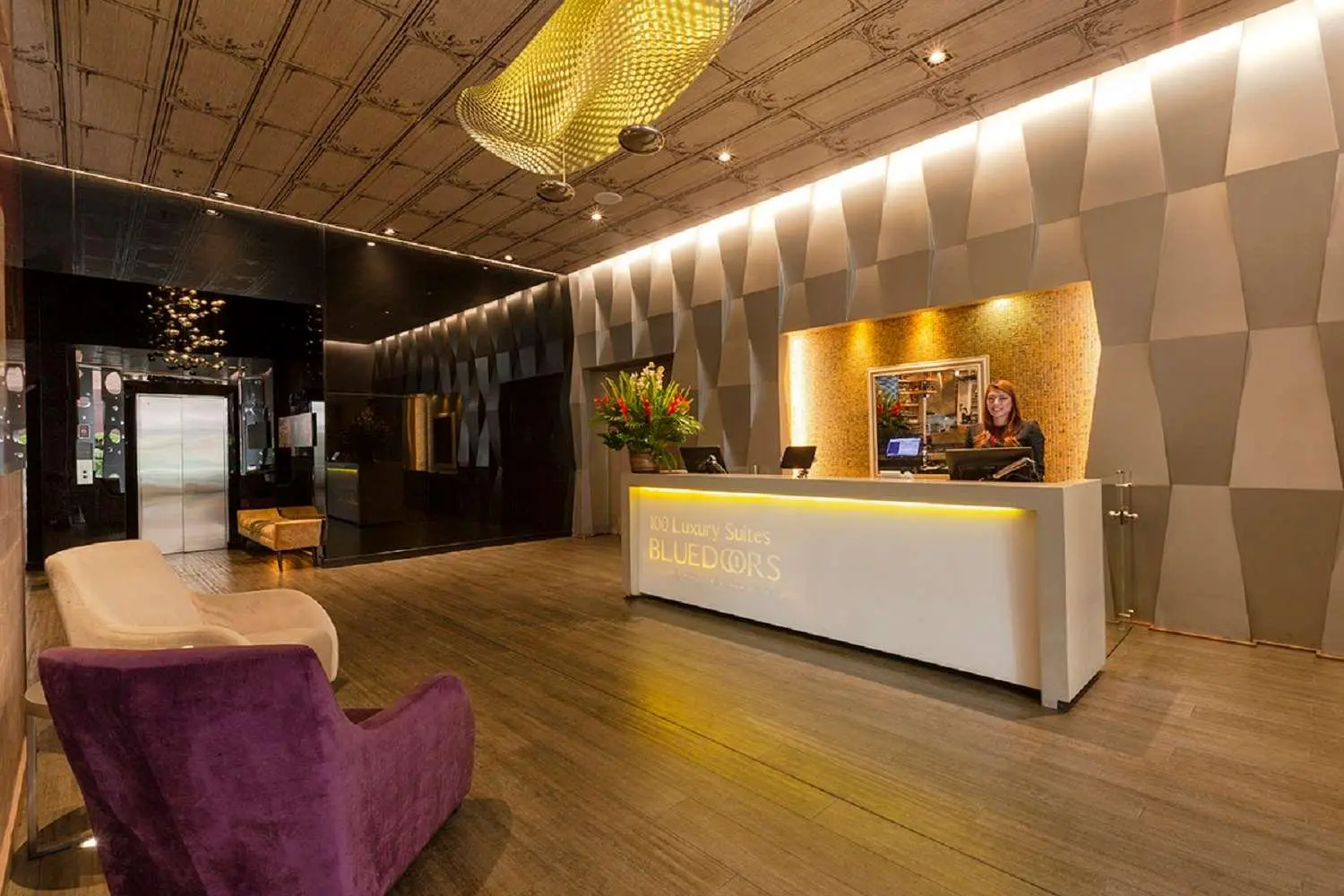 Hotel 100 Luxury Suites, Lobby