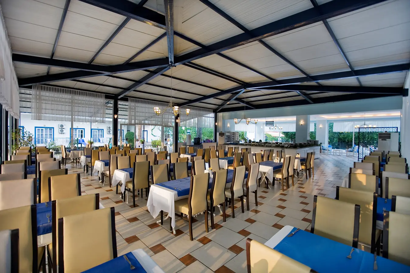 Ares Blue Hotel, Restaurant