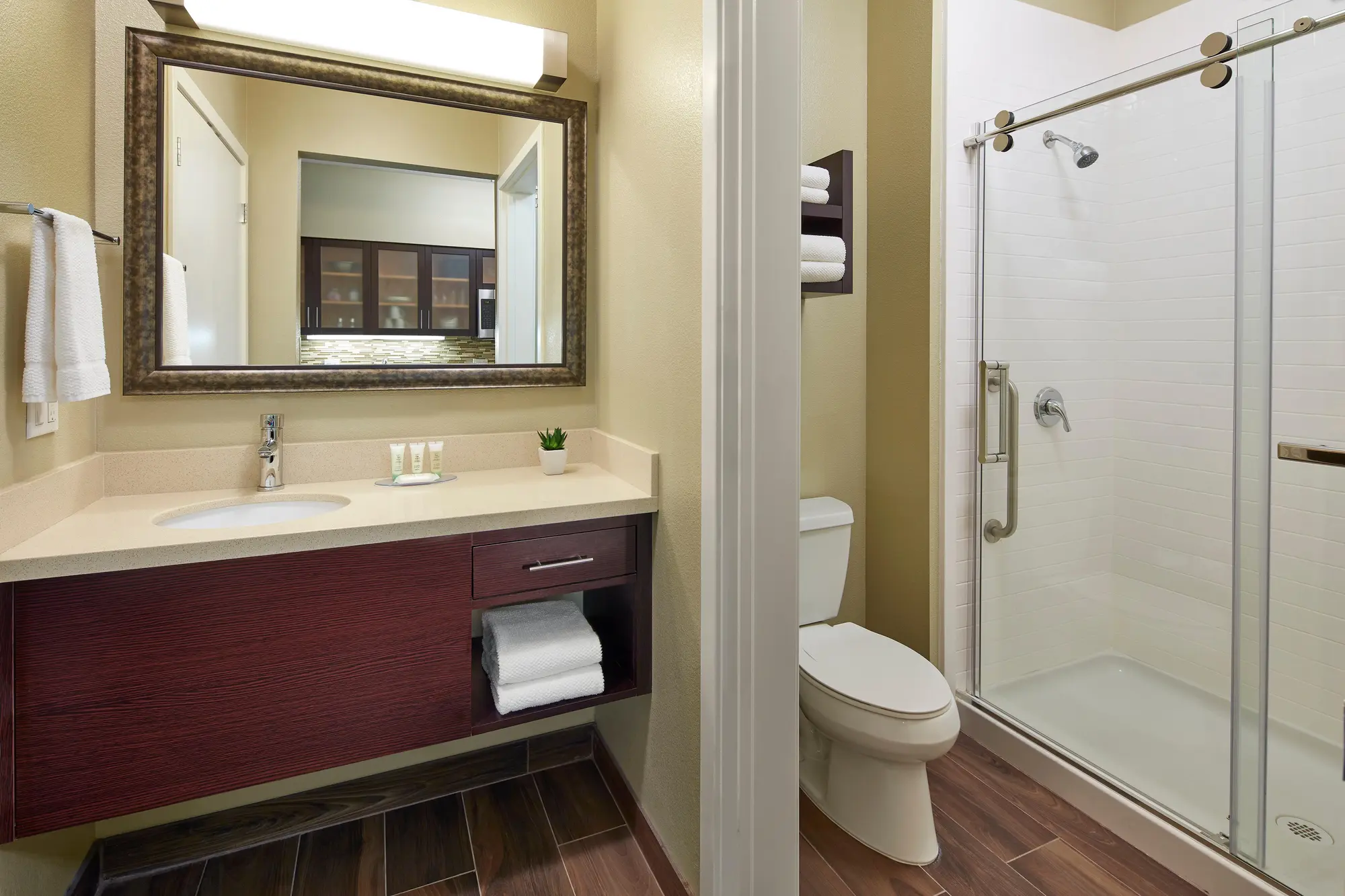 Staybridge Suites Anaheim At The Park, Room
