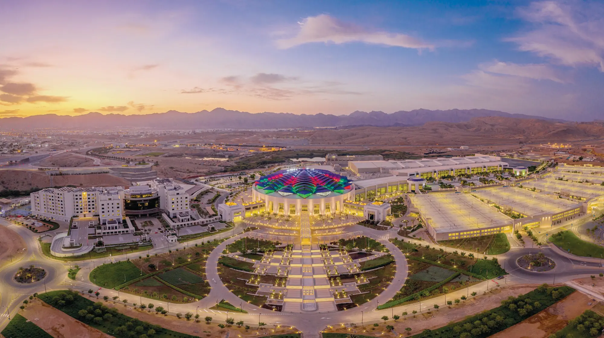 Crowne Plaza Muscat Ocec, General view