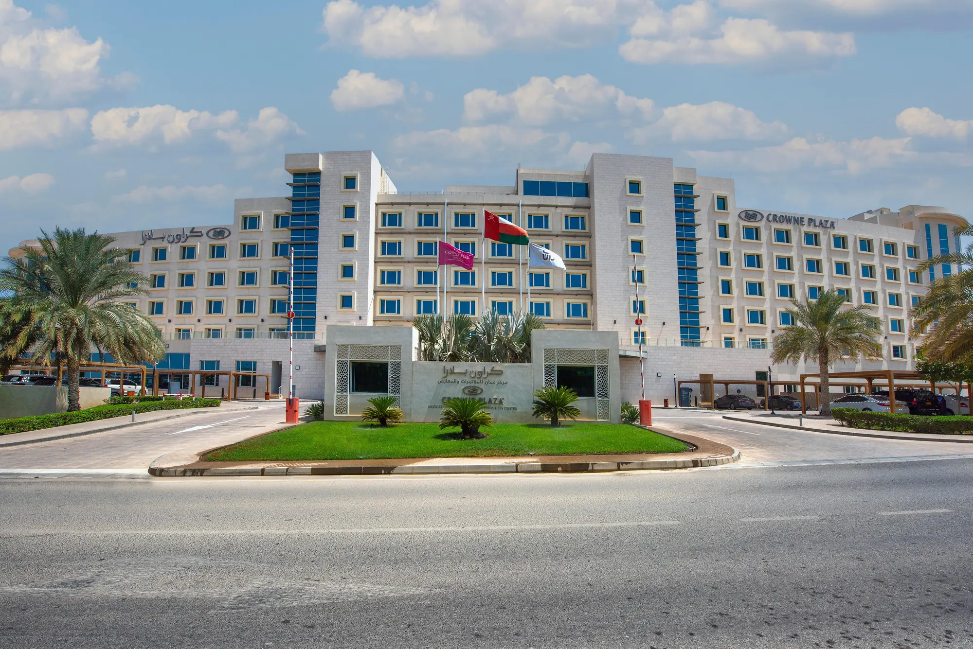 Crowne Plaza Muscat Ocec, General view