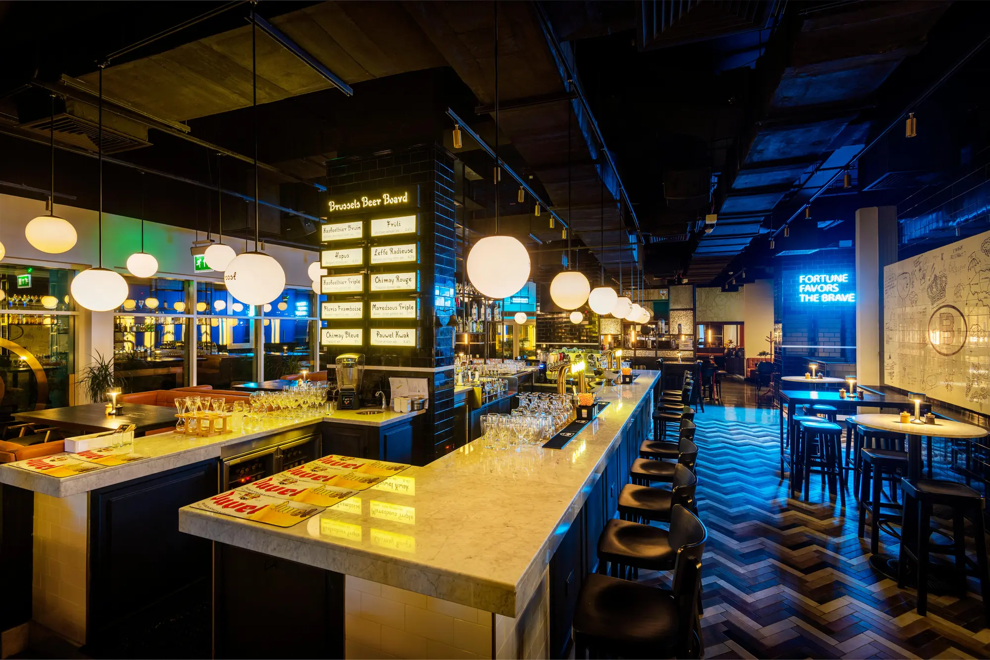 Crowne Plaza Muscat Ocec, Restaurant