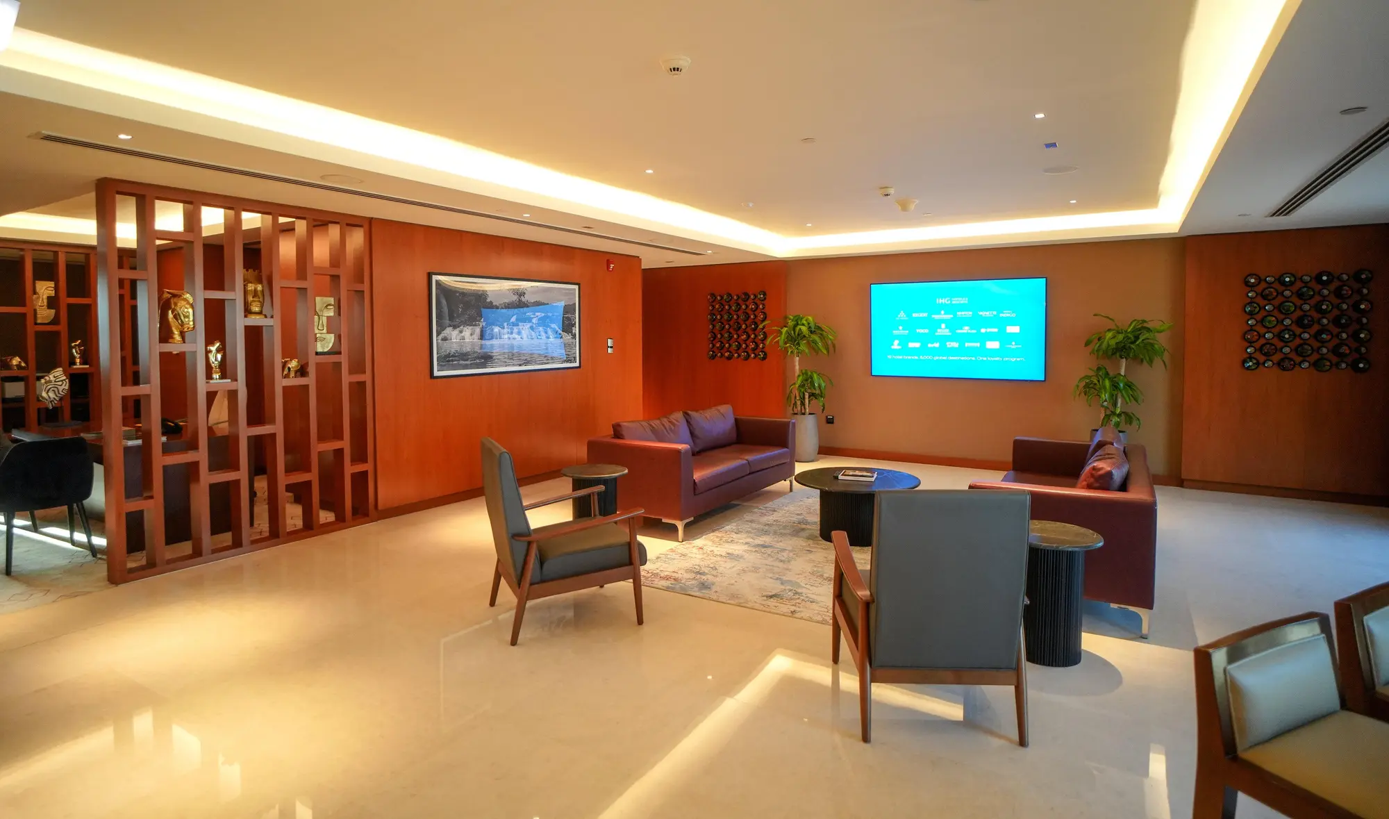 Crowne Plaza Muscat Ocec, General view