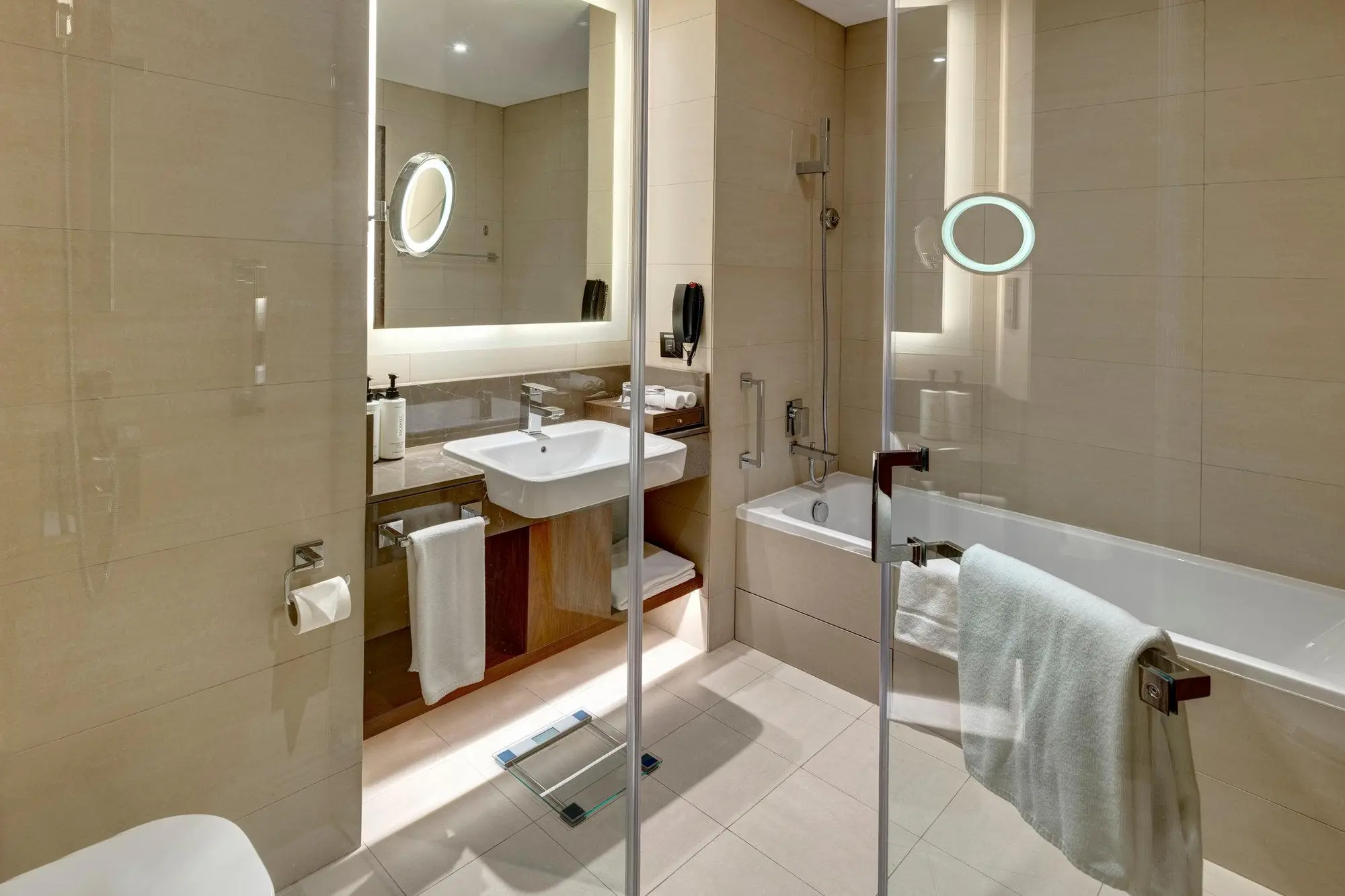 Crowne Plaza Muscat Ocec, Room