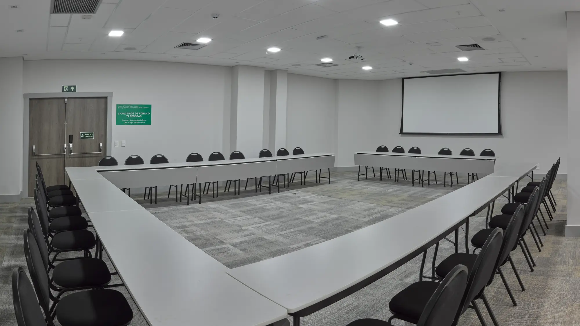 JL Hotel by Bourbon, Conferences