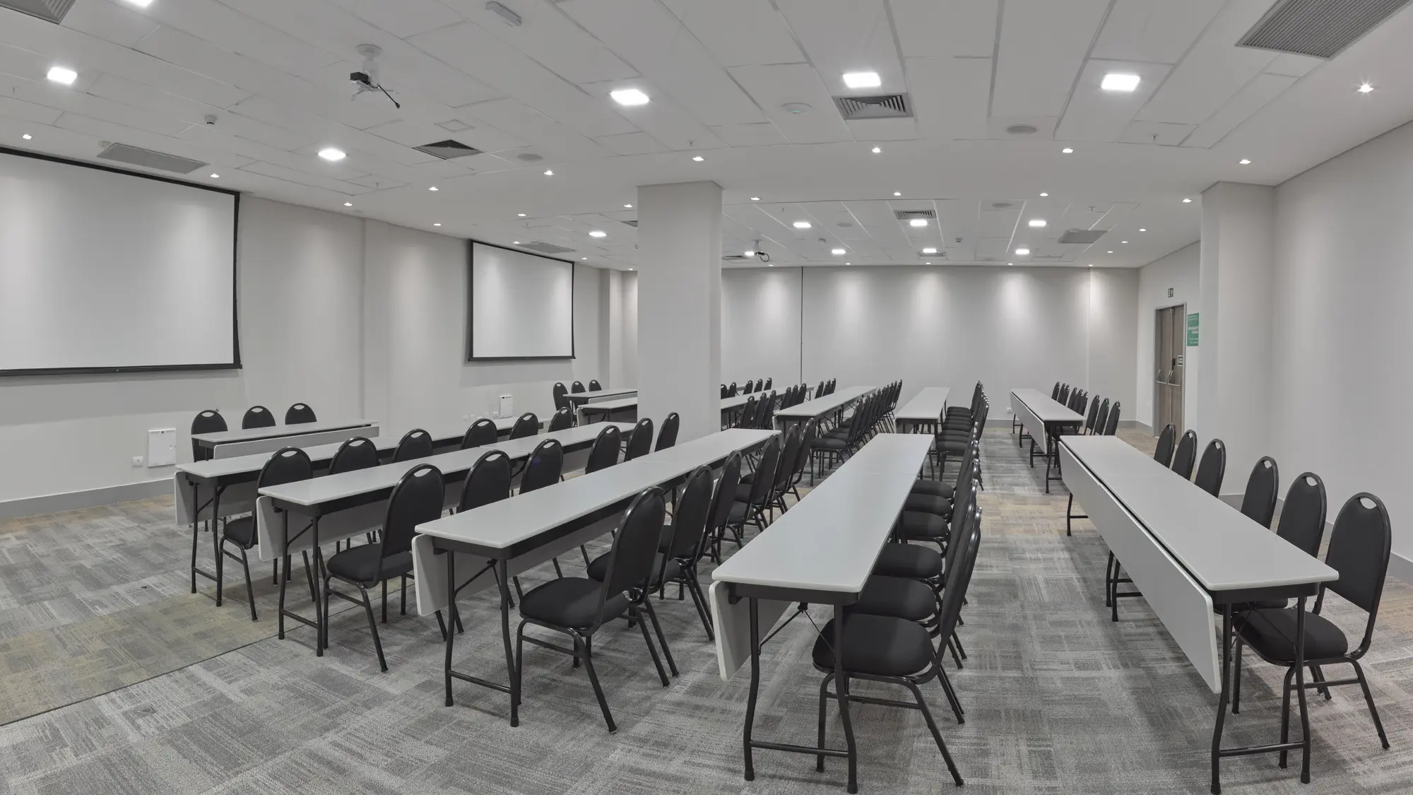 JL Hotel by Bourbon, Conferences