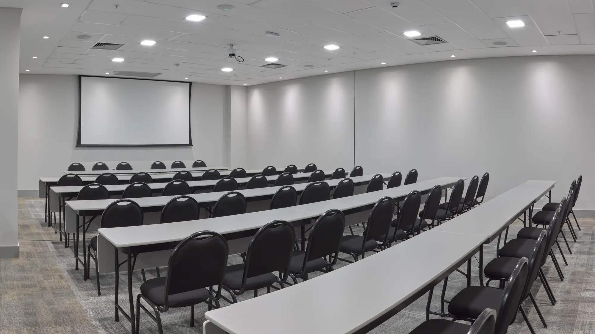 JL Hotel by Bourbon, Conferences