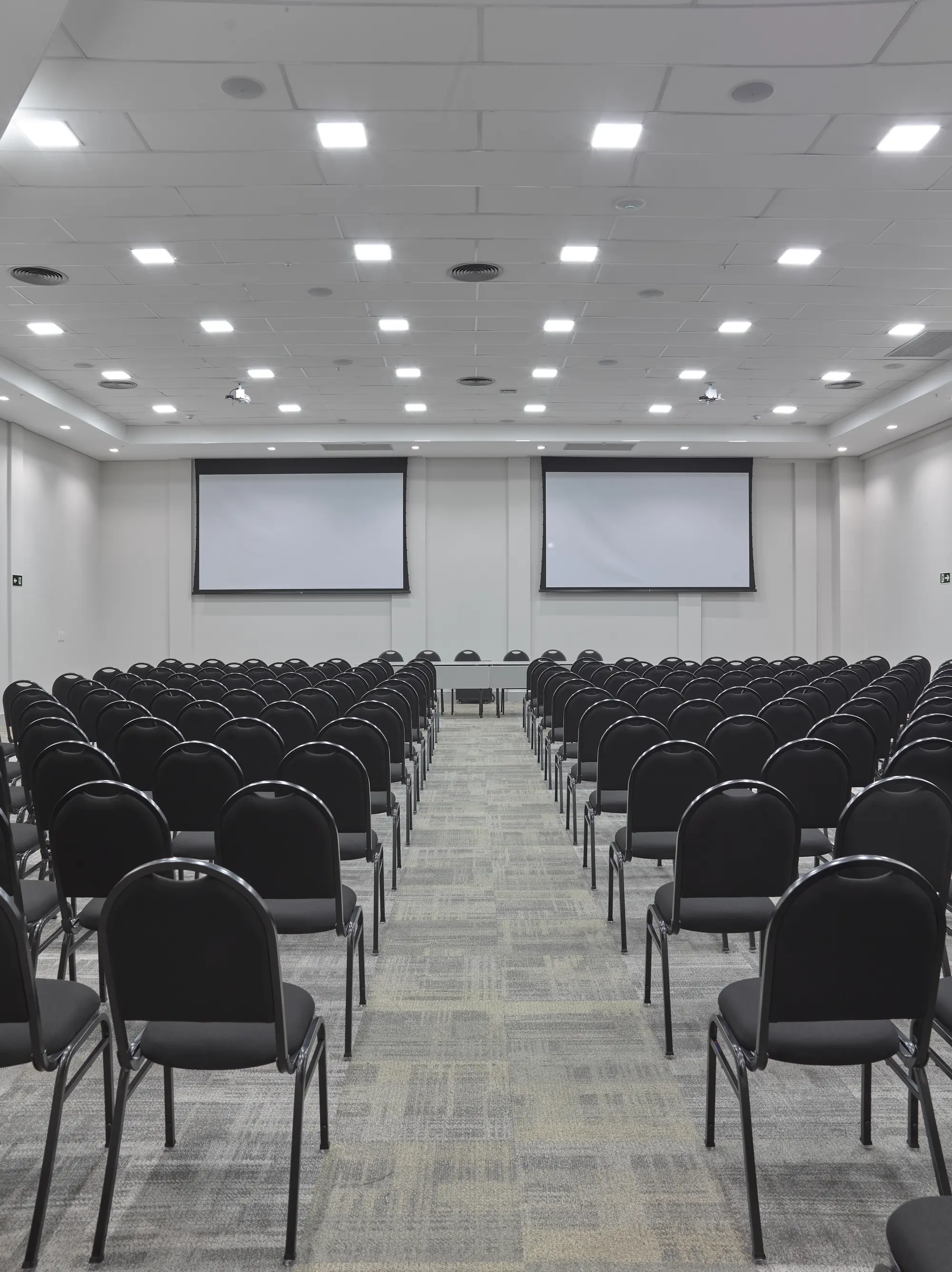 JL Hotel by Bourbon, Conferences
