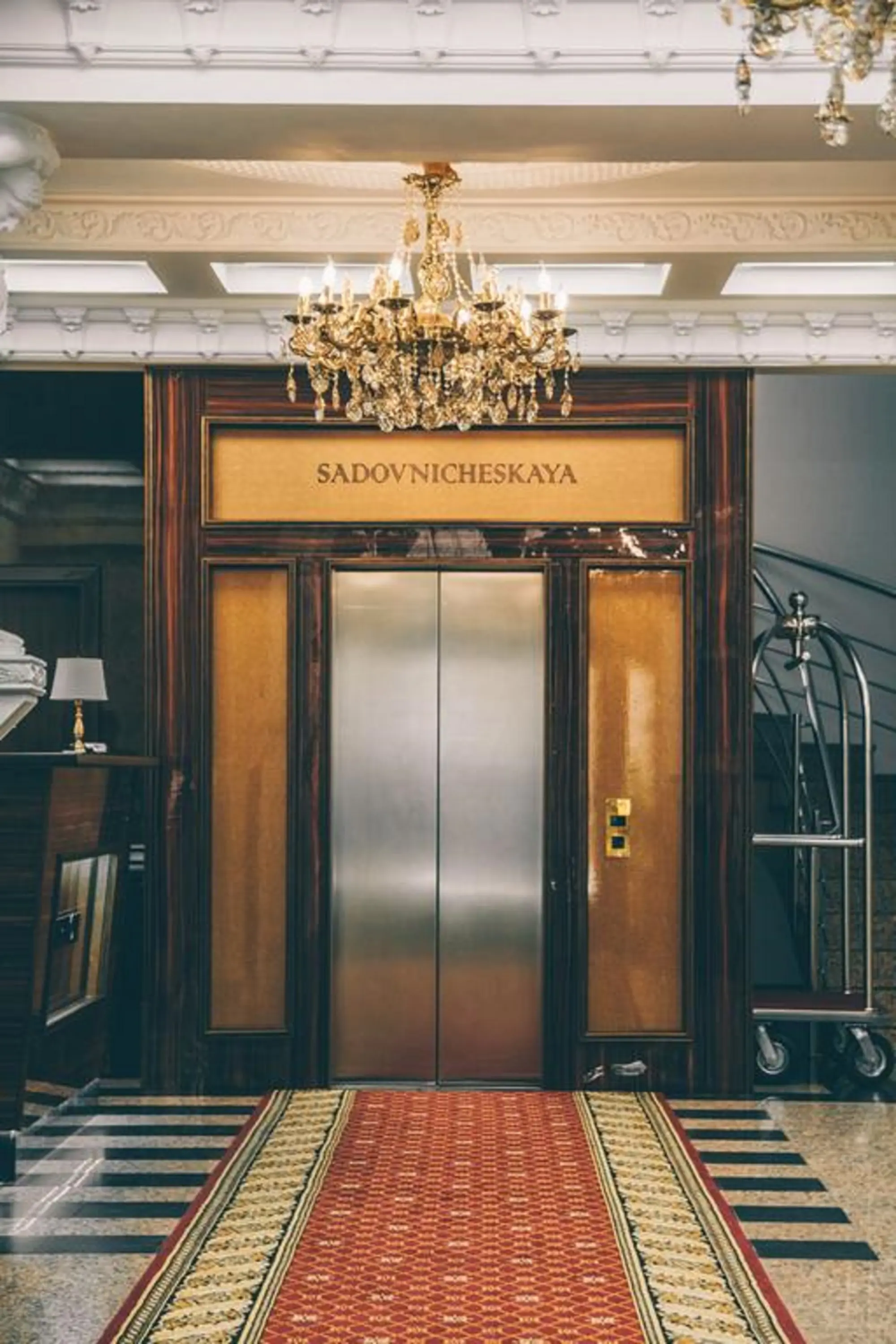 Sadovnicheskaya, Lobby