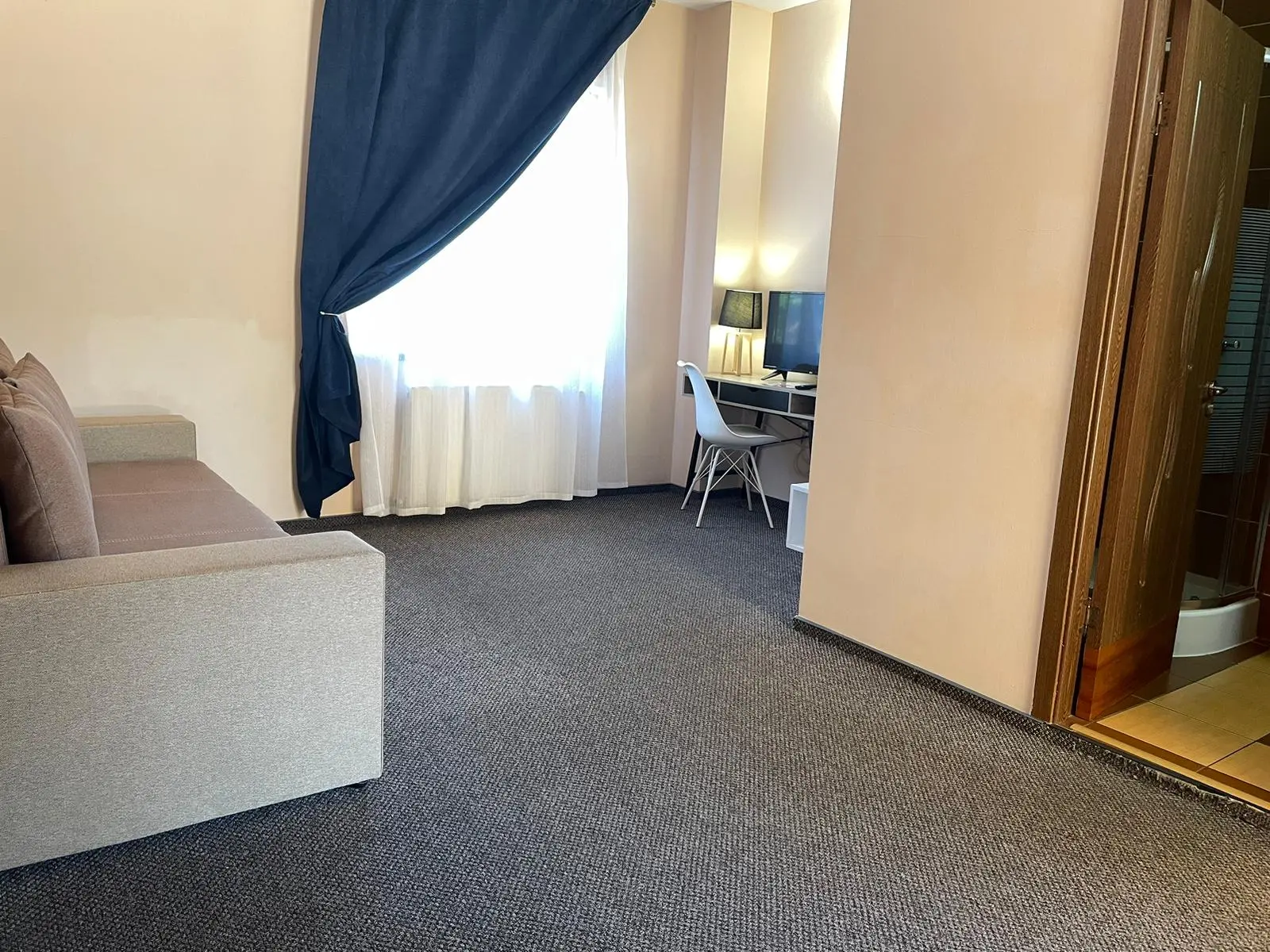 Long Street Hotel, Room