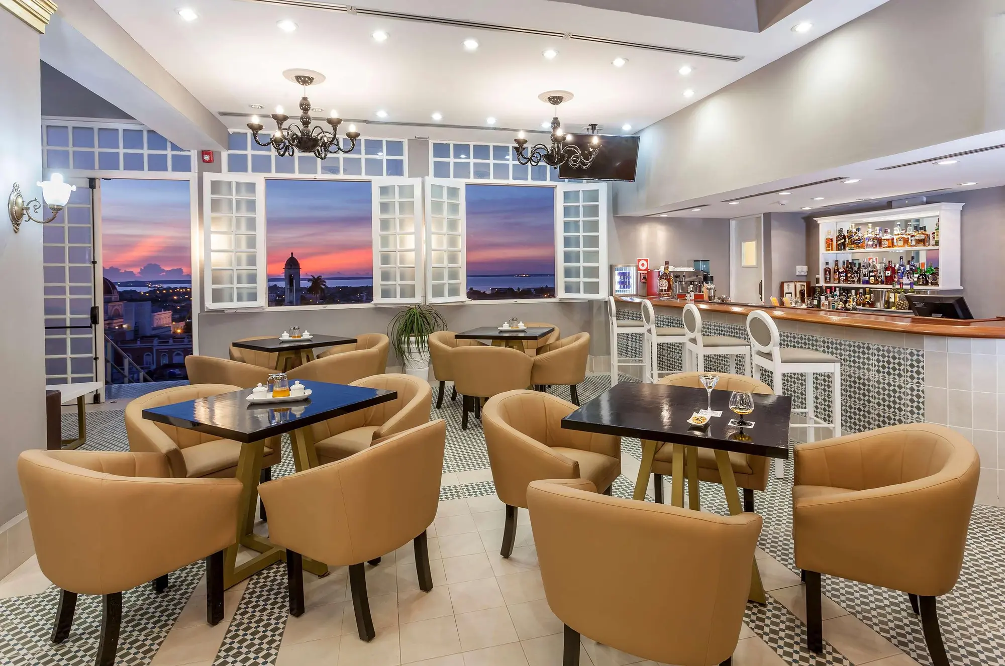 Melia San Carlos, Bar