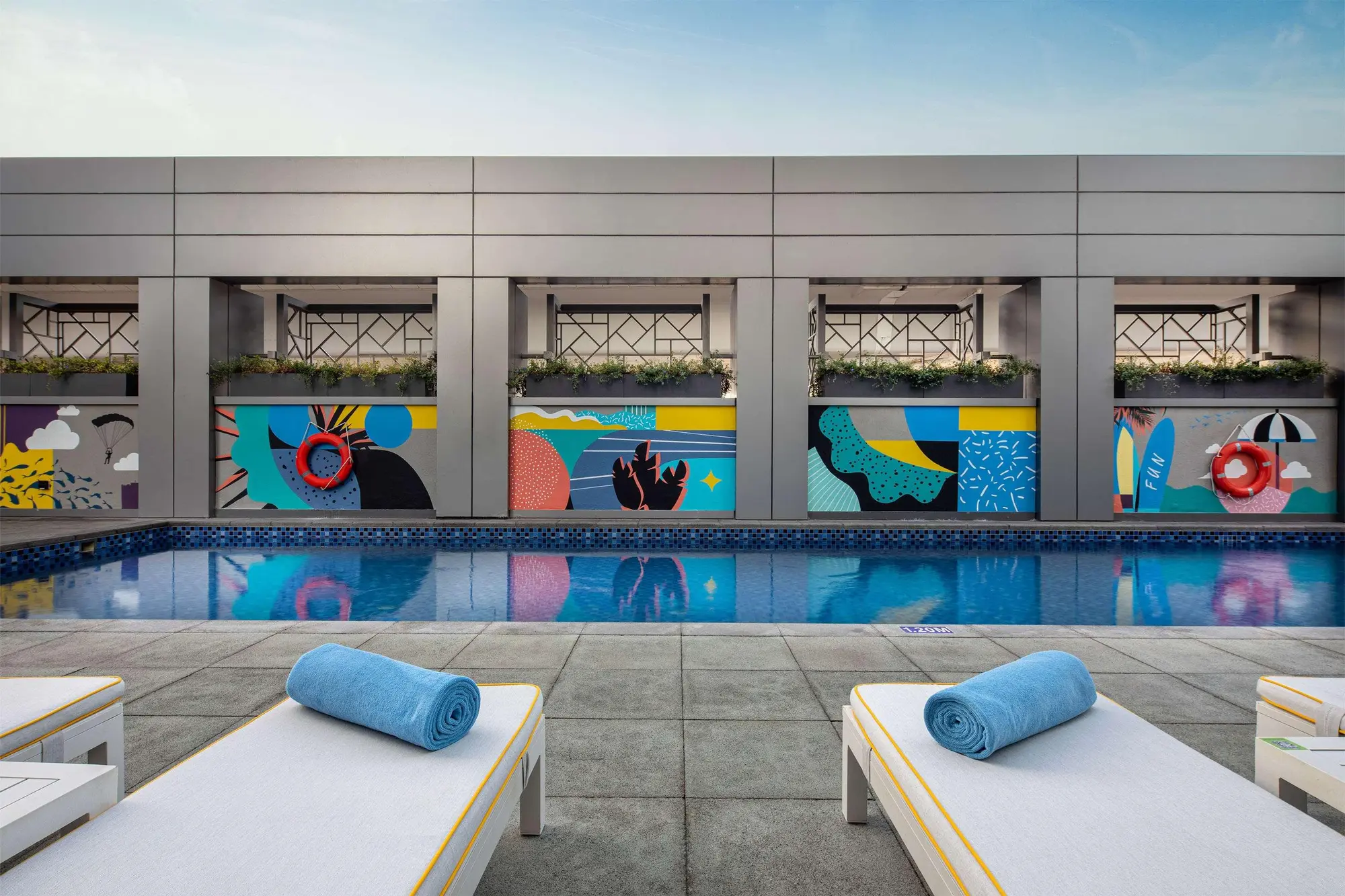Rove Dubai Marina, Pool
